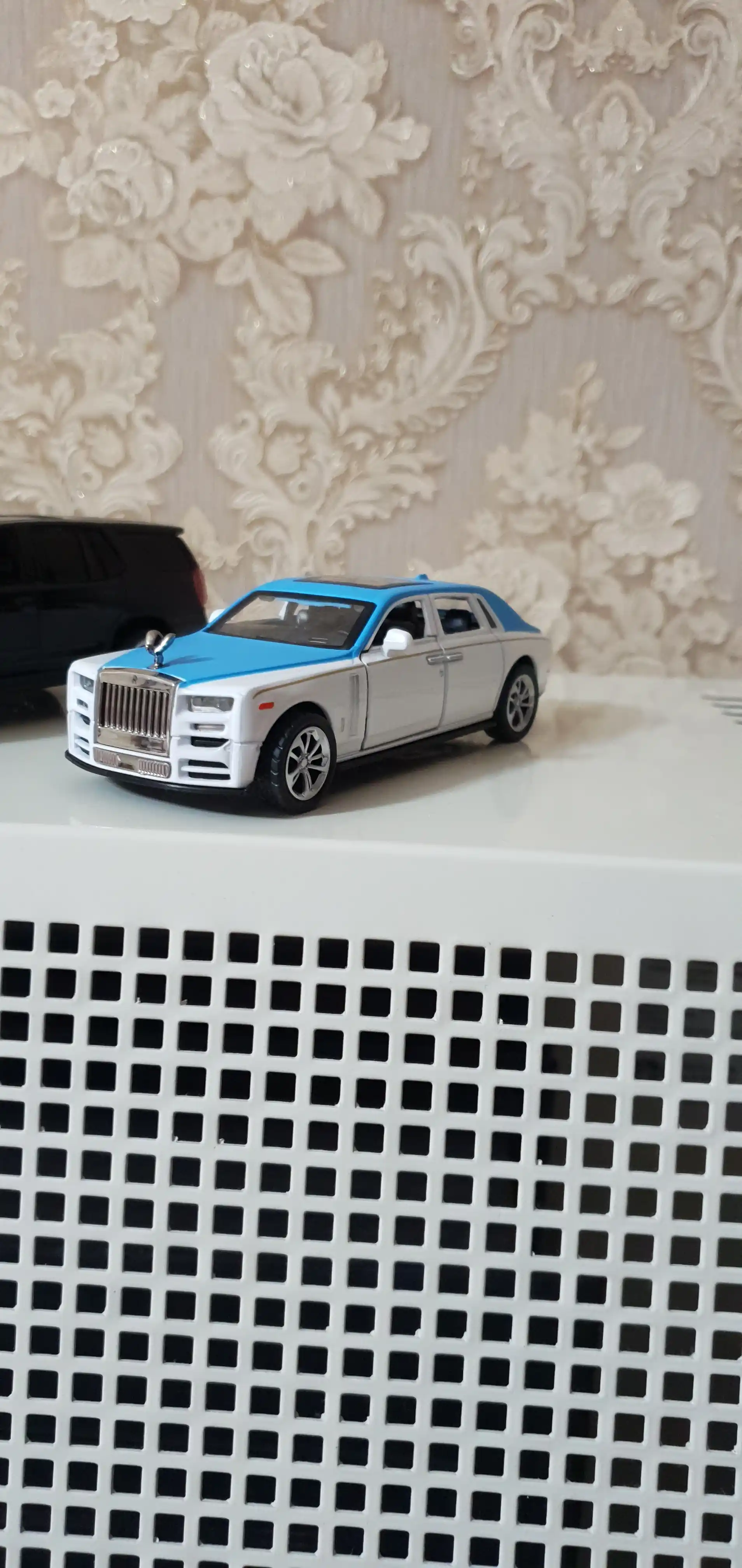 Temirli mashina Rolls Royse, Range Rover, Tayota va Tesla 1:36 masshtab