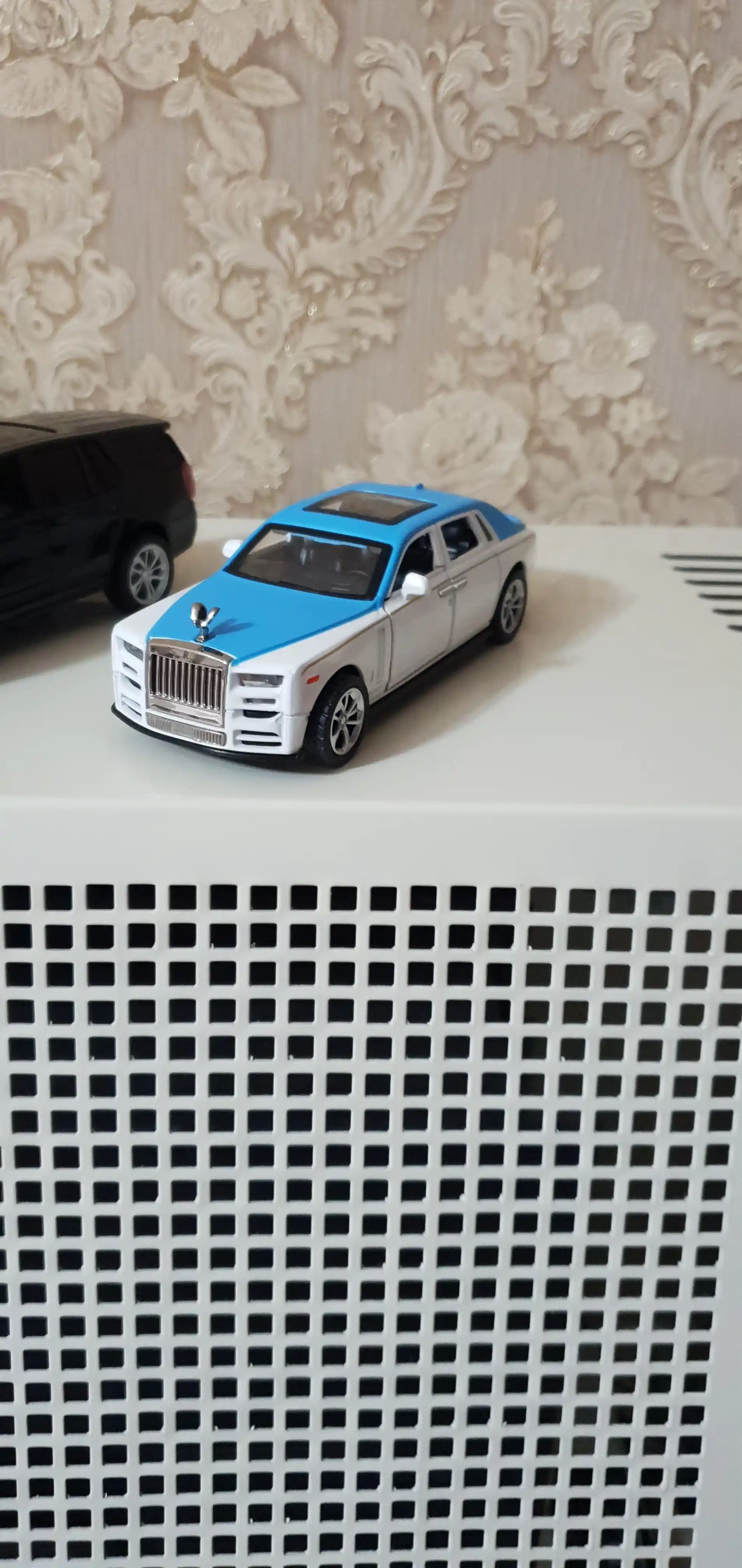 Temirli mashina Rolls Royse, Range Rover, Tayota va Tesla 1:36 masshtab