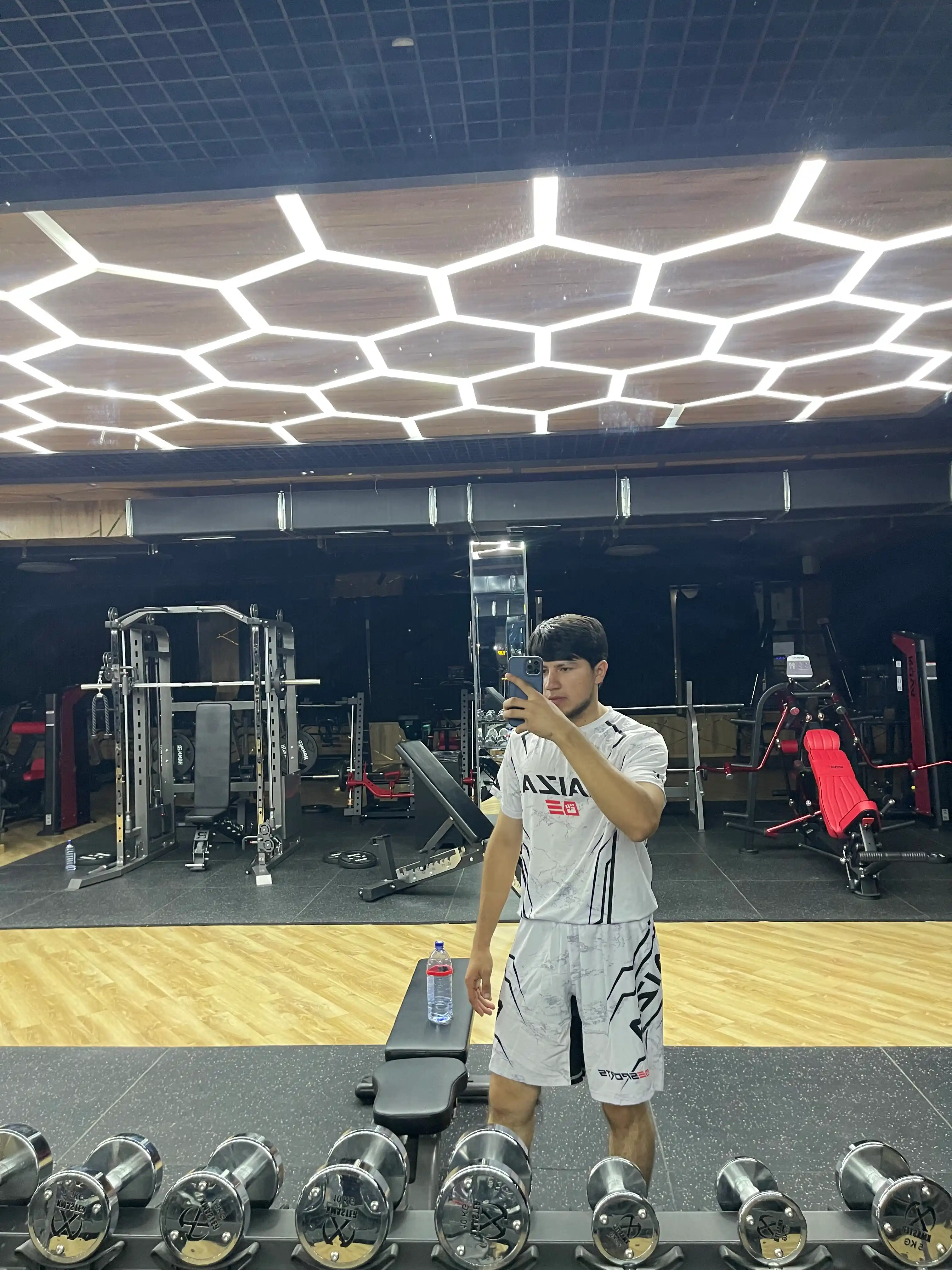 NAIZA sport to‘plami, futbolka va shortik MMA, fitnes va treninglar uchun