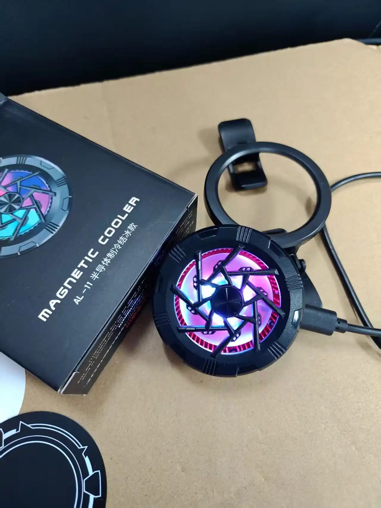 Игровой кулер для смартфона магнитный с RGB подсветкой, охладитель телефона для игр PUBG