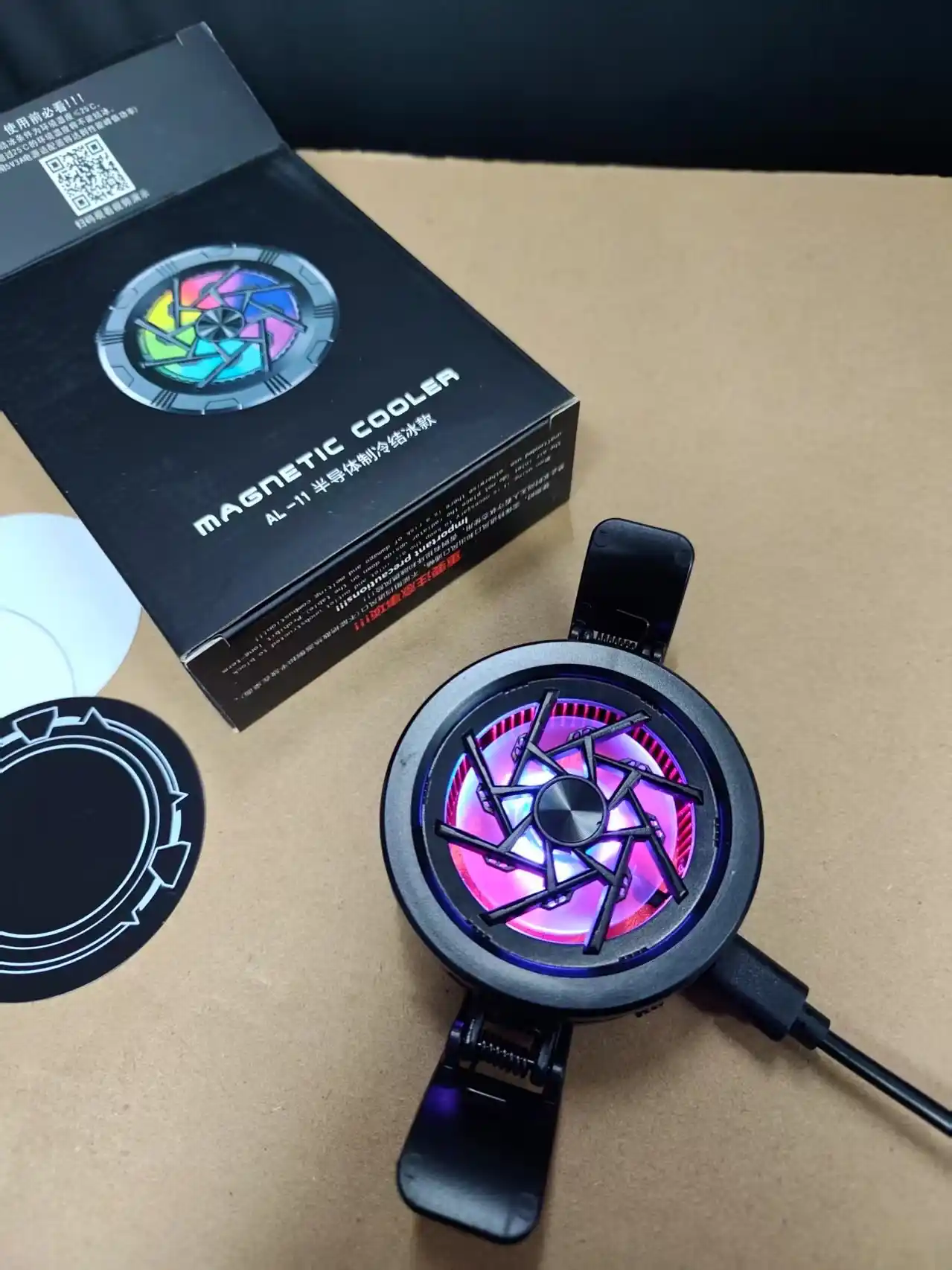 Игровой кулер для смартфона магнитный с RGB подсветкой, охладитель телефона для игр PUBG