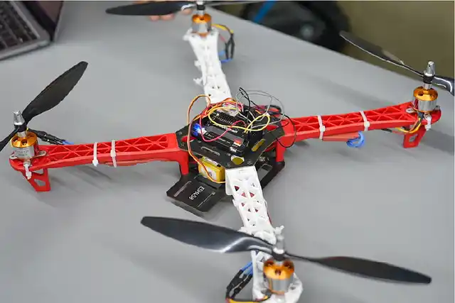 Parraklar 1045 Dronlar va modellar, 2 dona