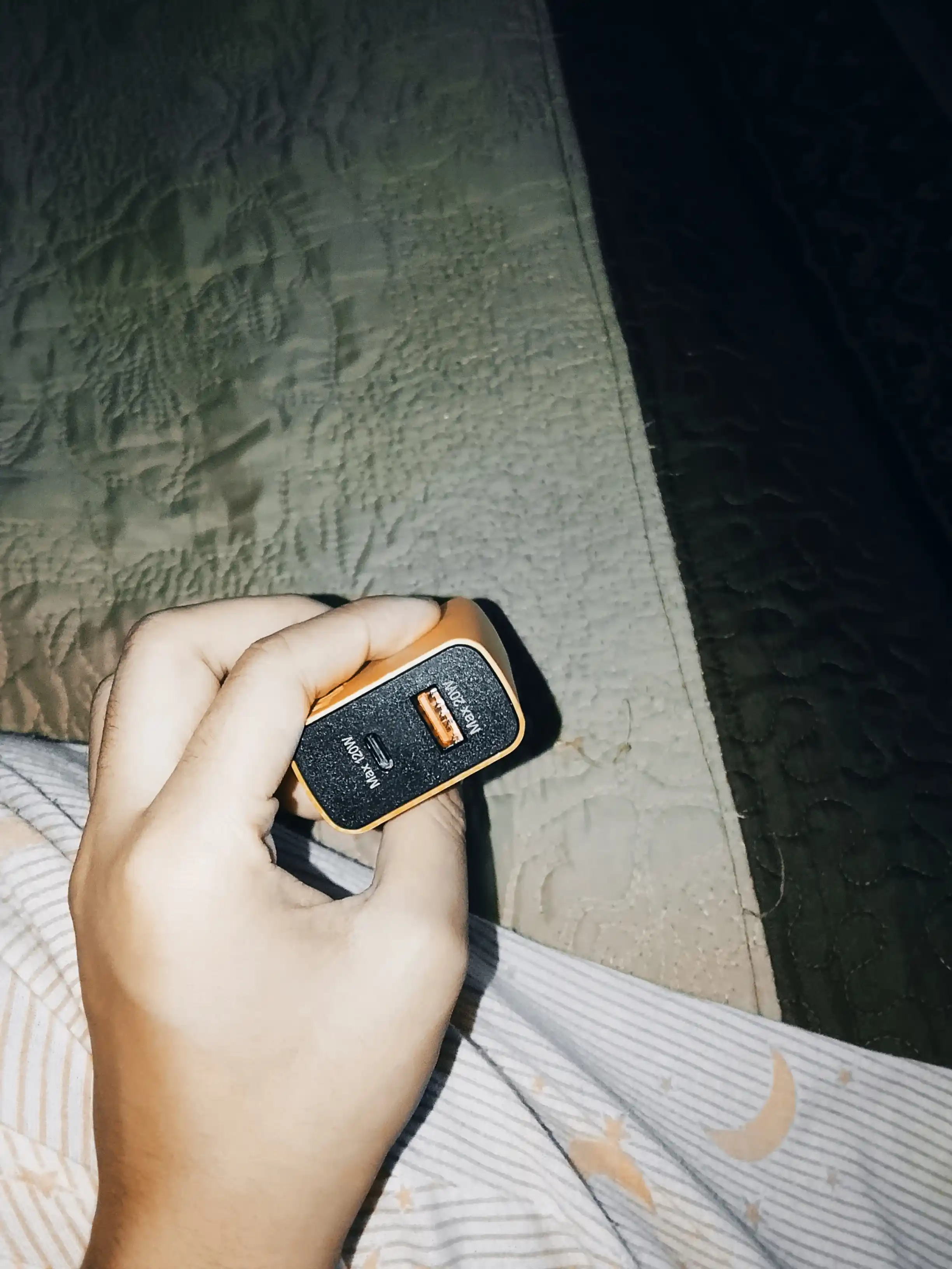 4 portli, PD, QC3.0 va GaN texnologiyasiga ega 120 Vt quvvatli tezkor quvvatlash qurilmasi