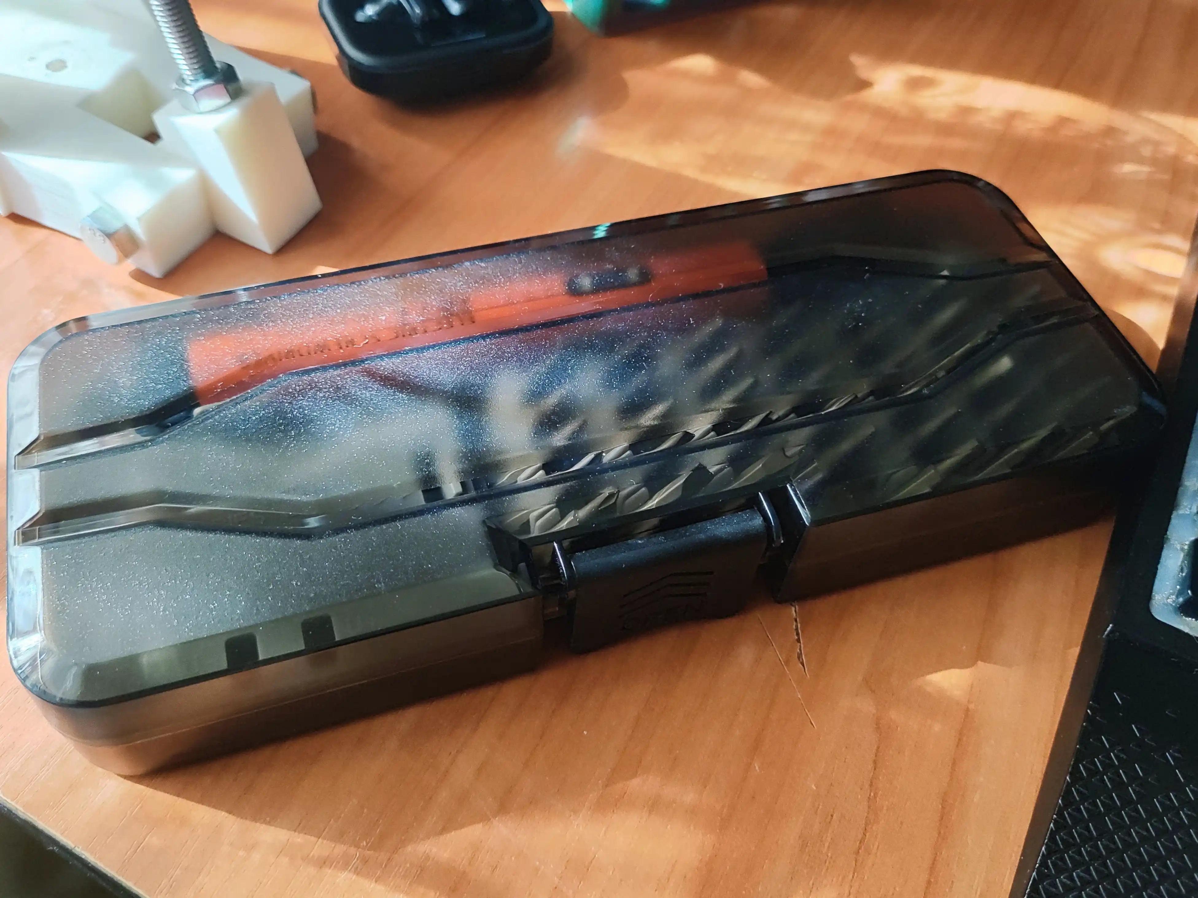 USB tez zaryadlanadigan  otvyortkalar to'plami -ko'p bitli portativ ta'mirlash asbobi