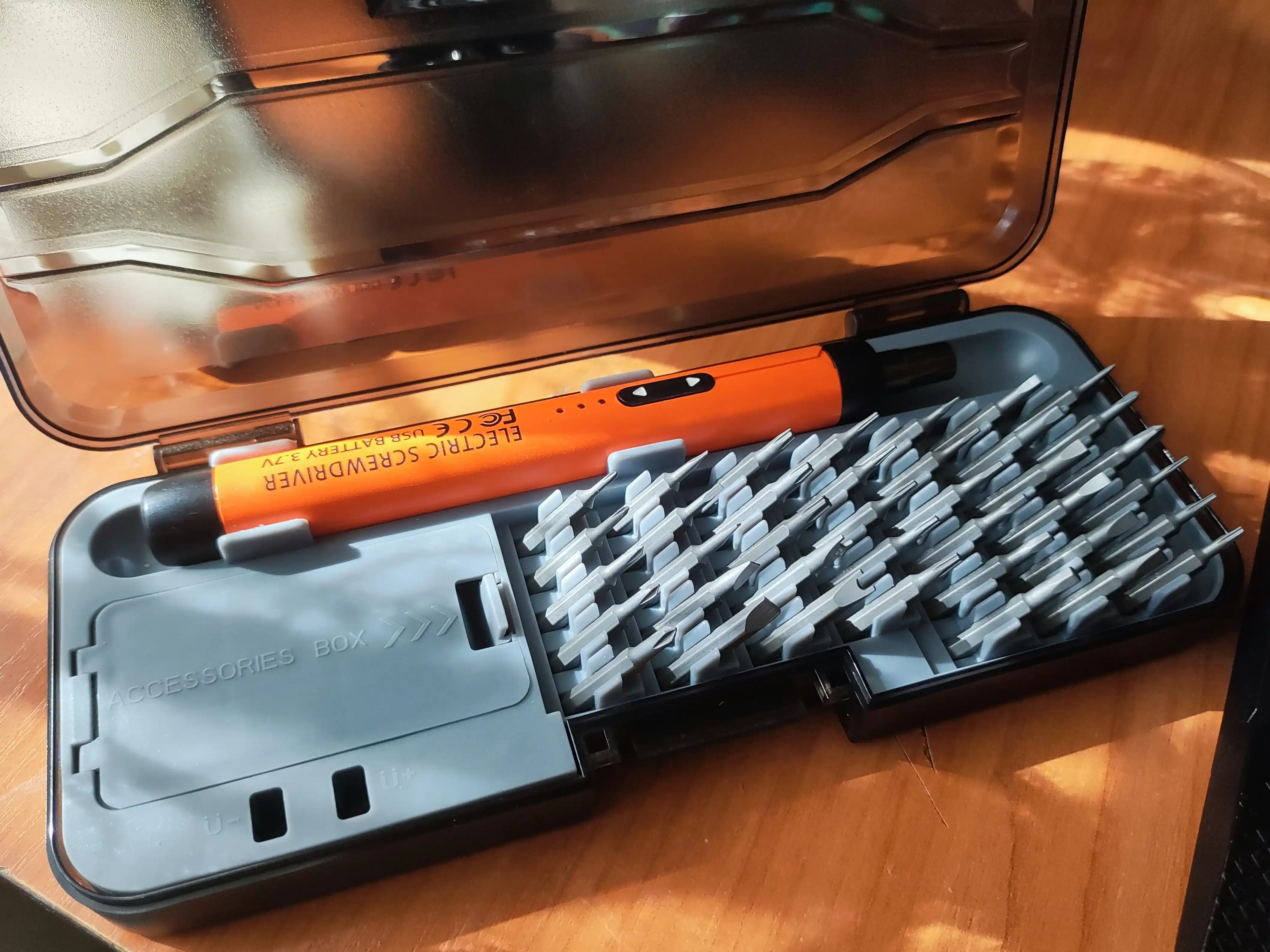 USB tez zaryadlanadigan  otvyortkalar to'plami -ko'p bitli portativ ta'mirlash asbobi