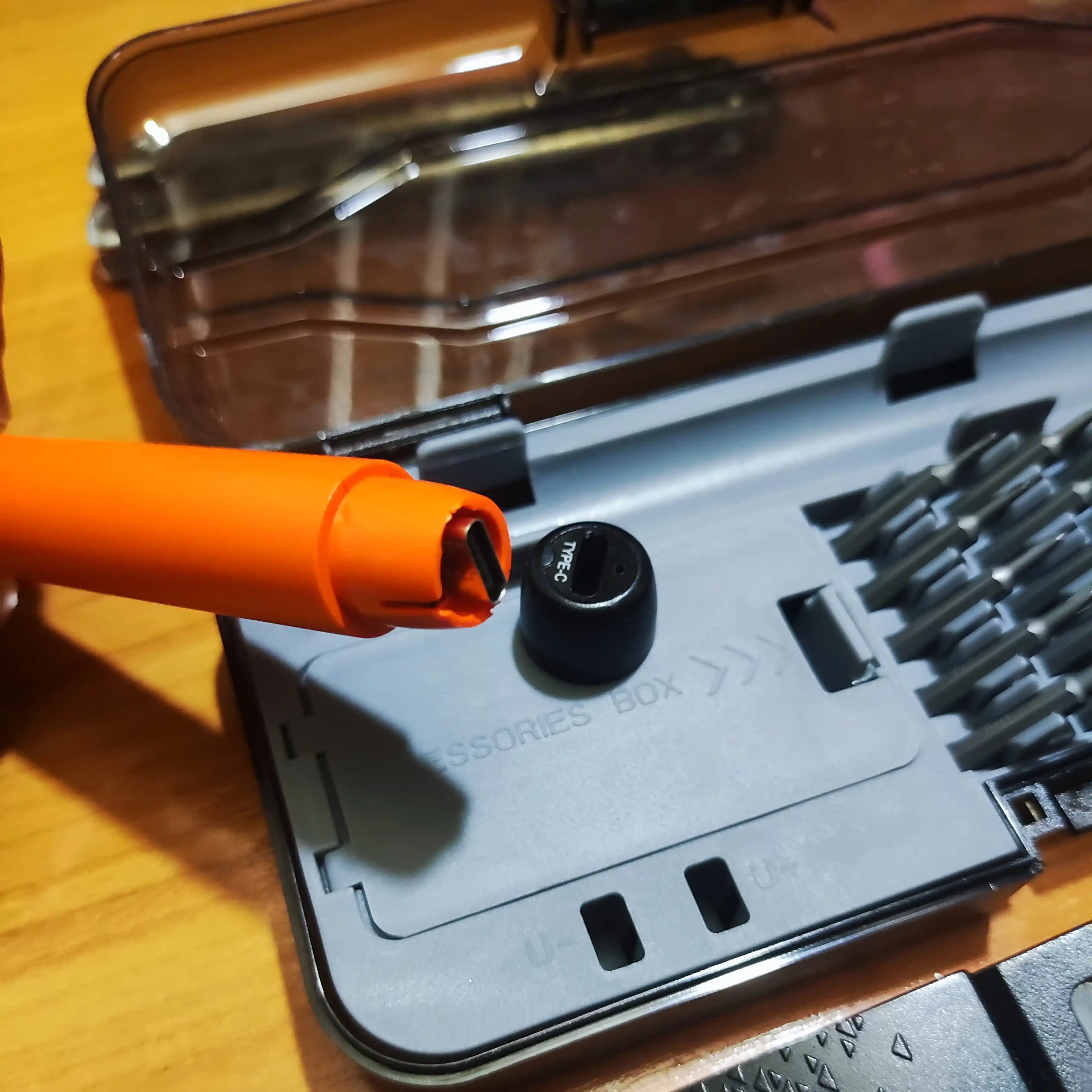USB tez zaryadlanadigan  otvyortkalar to'plami -ko'p bitli portativ ta'mirlash asbobi