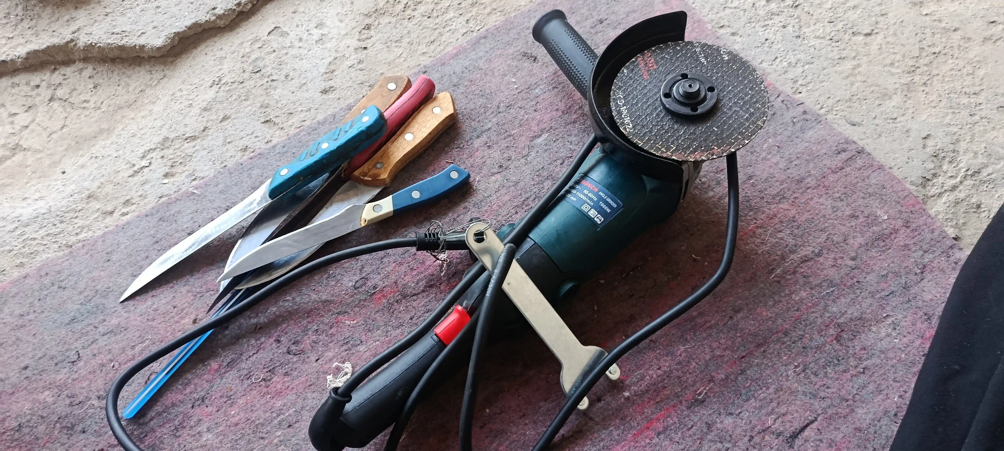 125 mm burchak silliqlash mashinasi bolgarka, tezligi 6 darajada sozlanadi