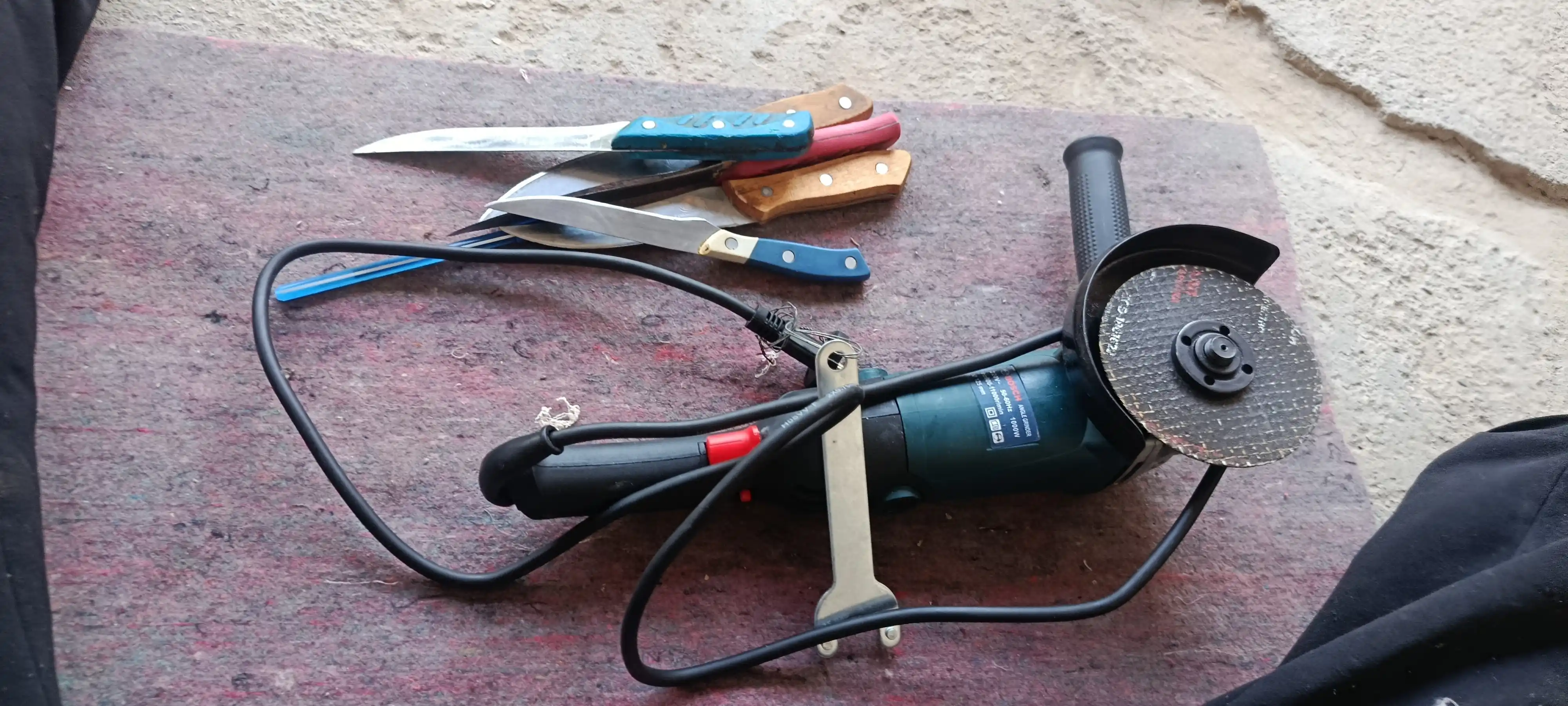 125 mm burchak silliqlash mashinasi bolgarka, tezligi 6 darajada sozlanadi