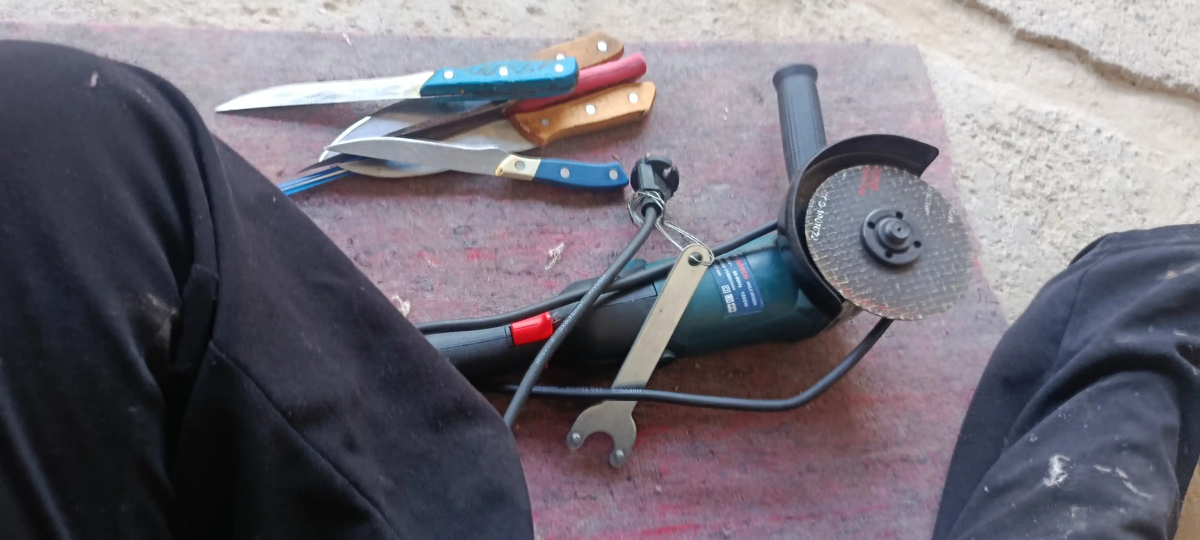 125 mm burchak silliqlash mashinasi bolgarka, tezligi 6 darajada sozlanadi