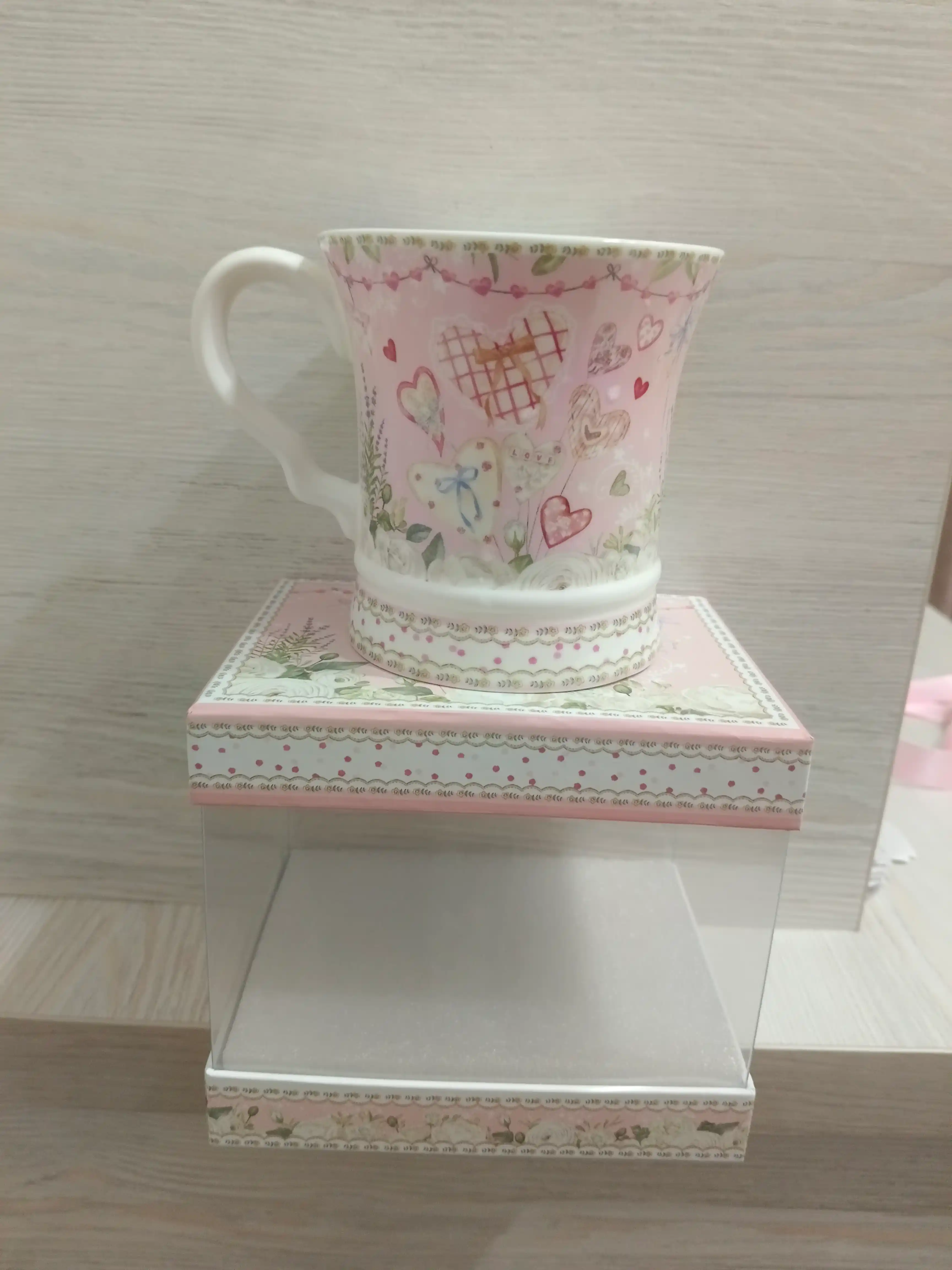 Chinni krujka sovg‘a o‘ramida