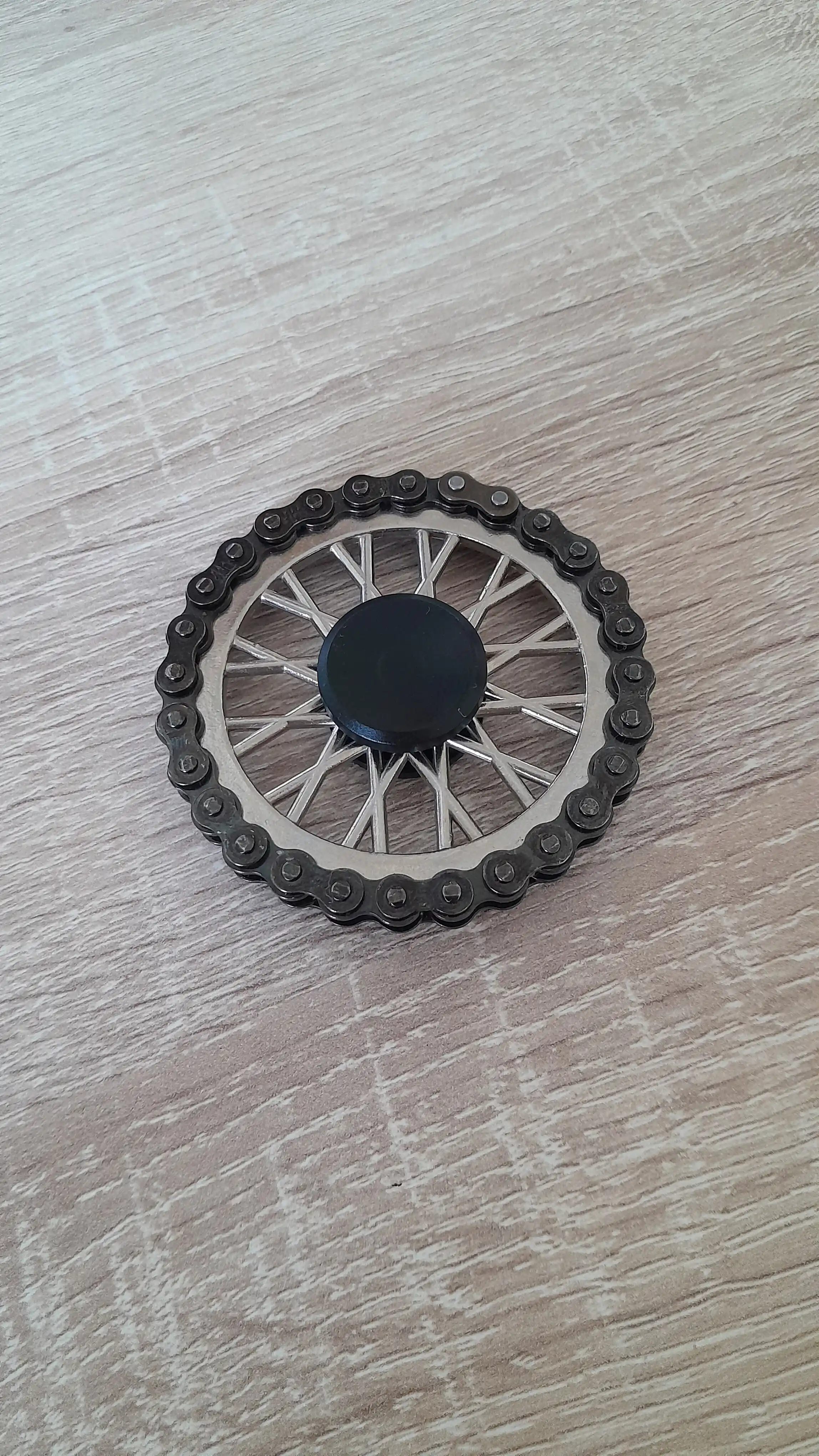 Metall antistress spinner zanjirli va tishli, qo‘l uchun dumaloq fidjet spinner