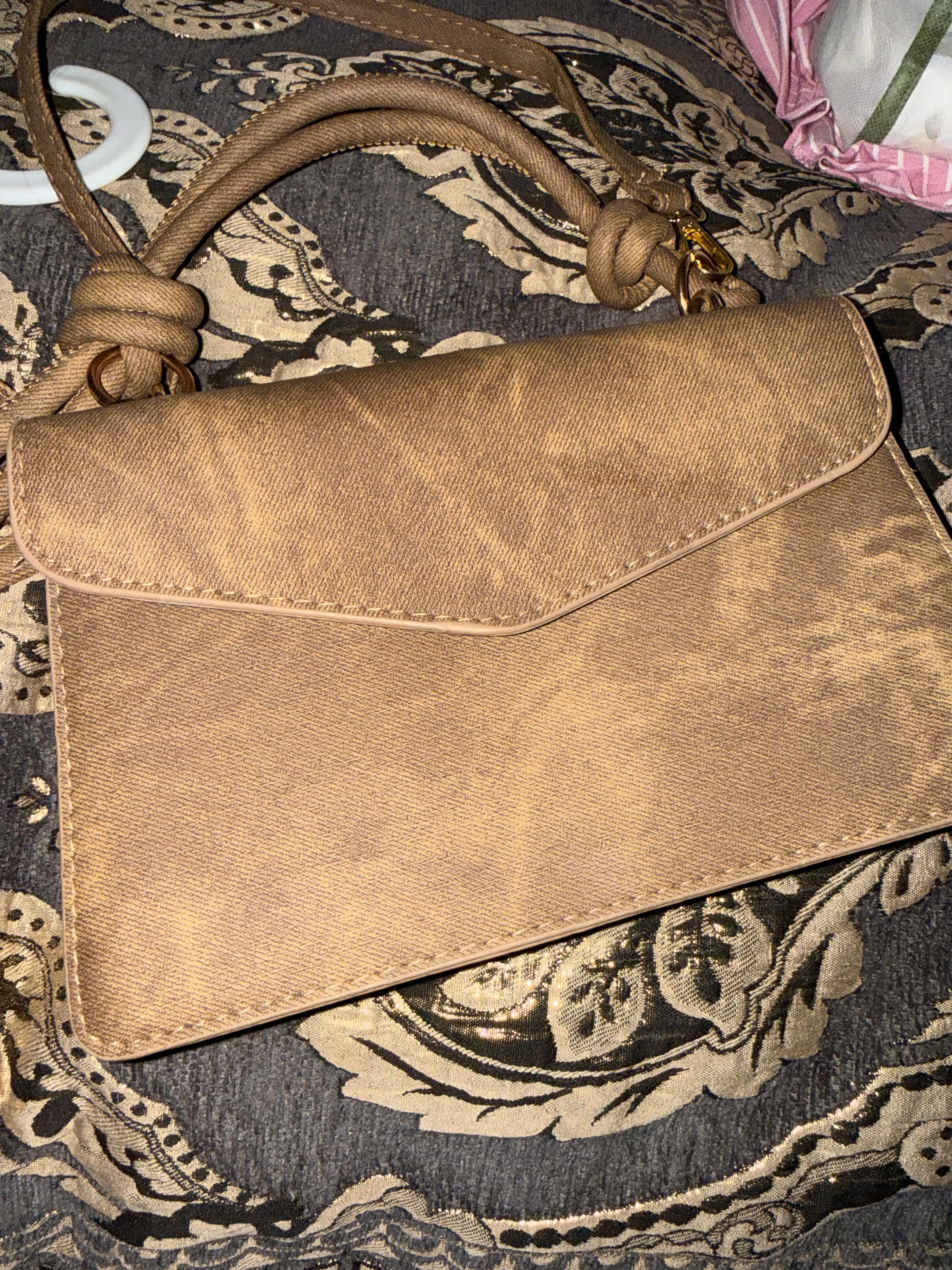 Женская сумка кросс-боди с клапаном и фактурой PU, 23×14 см