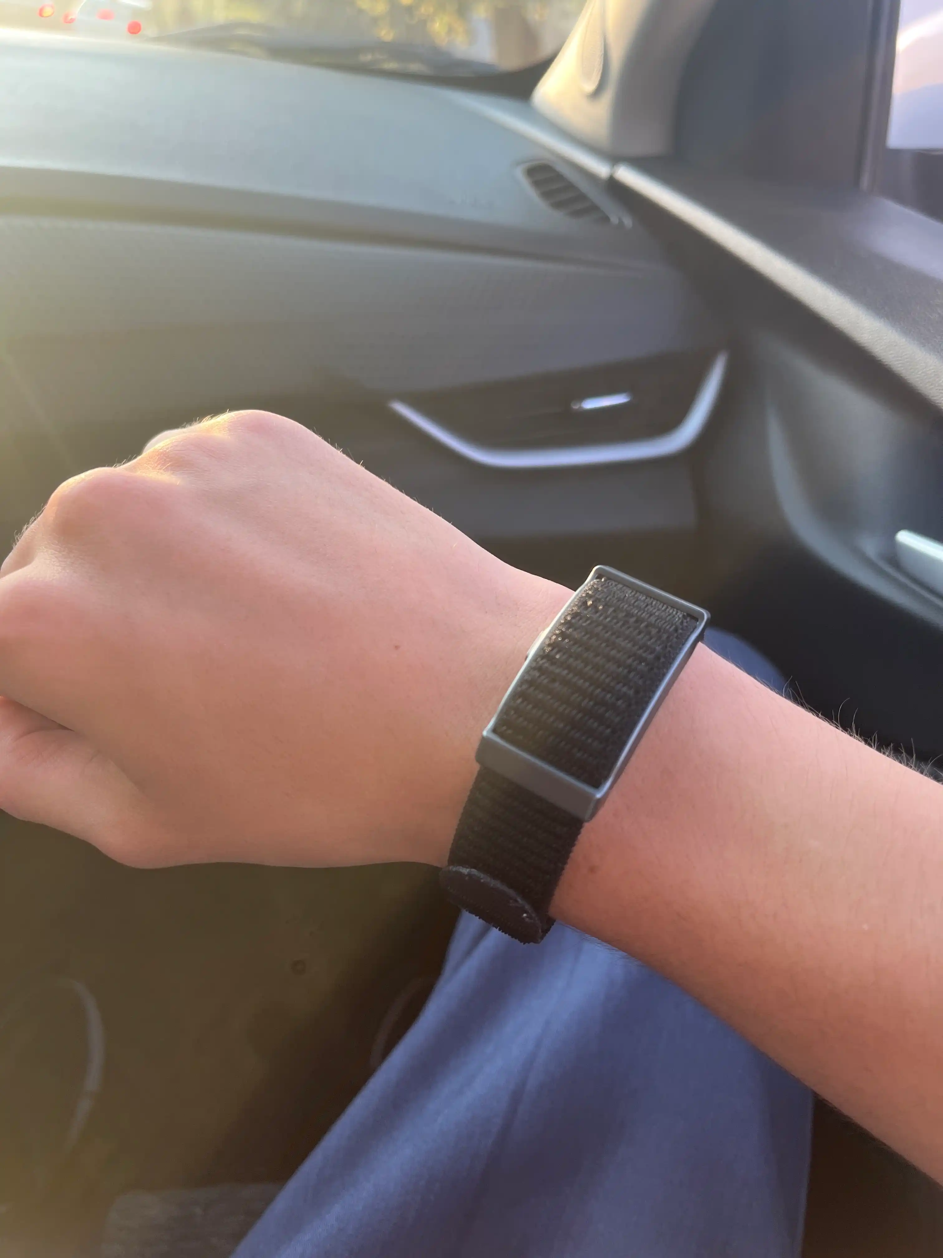 Фитнес-браслет Smart Bracelet — легкий удобный и с неограниченным доступом по подписке WHP