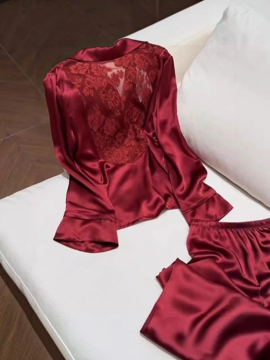 Ayollar uchun nafis pijama komplekti – uzun yengli, to‘r bezakli uyqu kiyimi razmer M-XXL