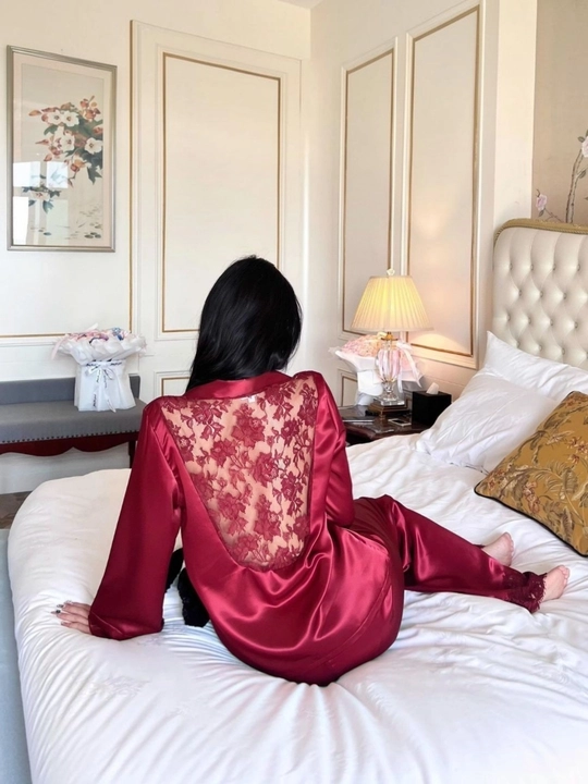 Ayollar uchun nafis pijama komplekti – uzun yengli, to‘r bezakli uyqu kiyimi razmer M-XXL