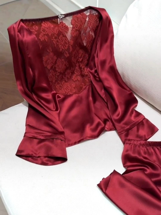Ayollar uchun nafis pijama komplekti – uzun yengli, to‘r bezakli uyqu kiyimi razmer M-XXL