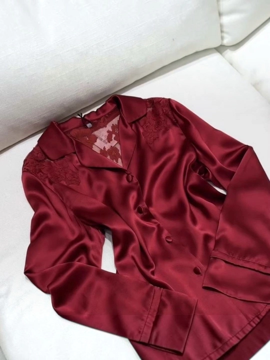 Ayollar uchun nafis pijama komplekti – uzun yengli, to‘r bezakli uyqu kiyimi razmer M-XXL
