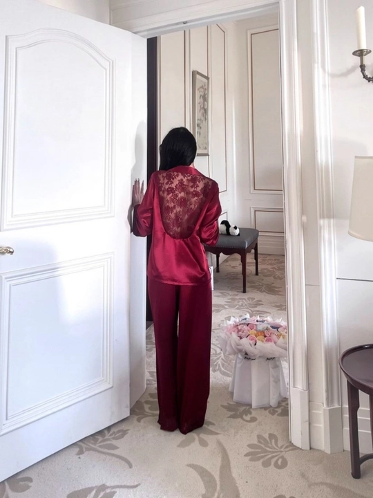 Ayollar uchun nafis pijama komplekti – uzun yengli, to‘r bezakli uyqu kiyimi razmer M-XXL