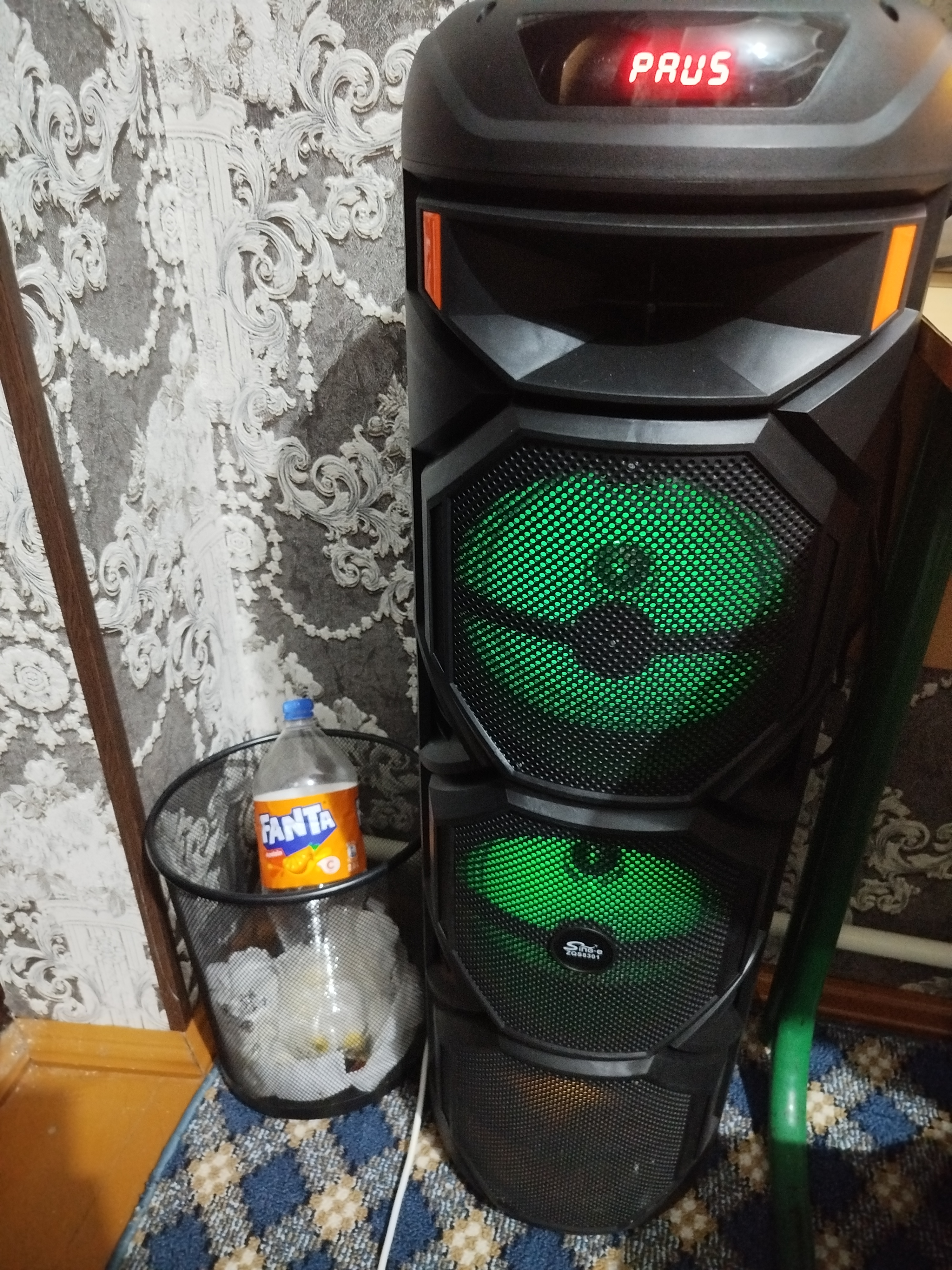 Kolonka, bluetooth simsiz portativ karnay, karaoke, RGB yoritgich va mikrofon, ZQS-8301