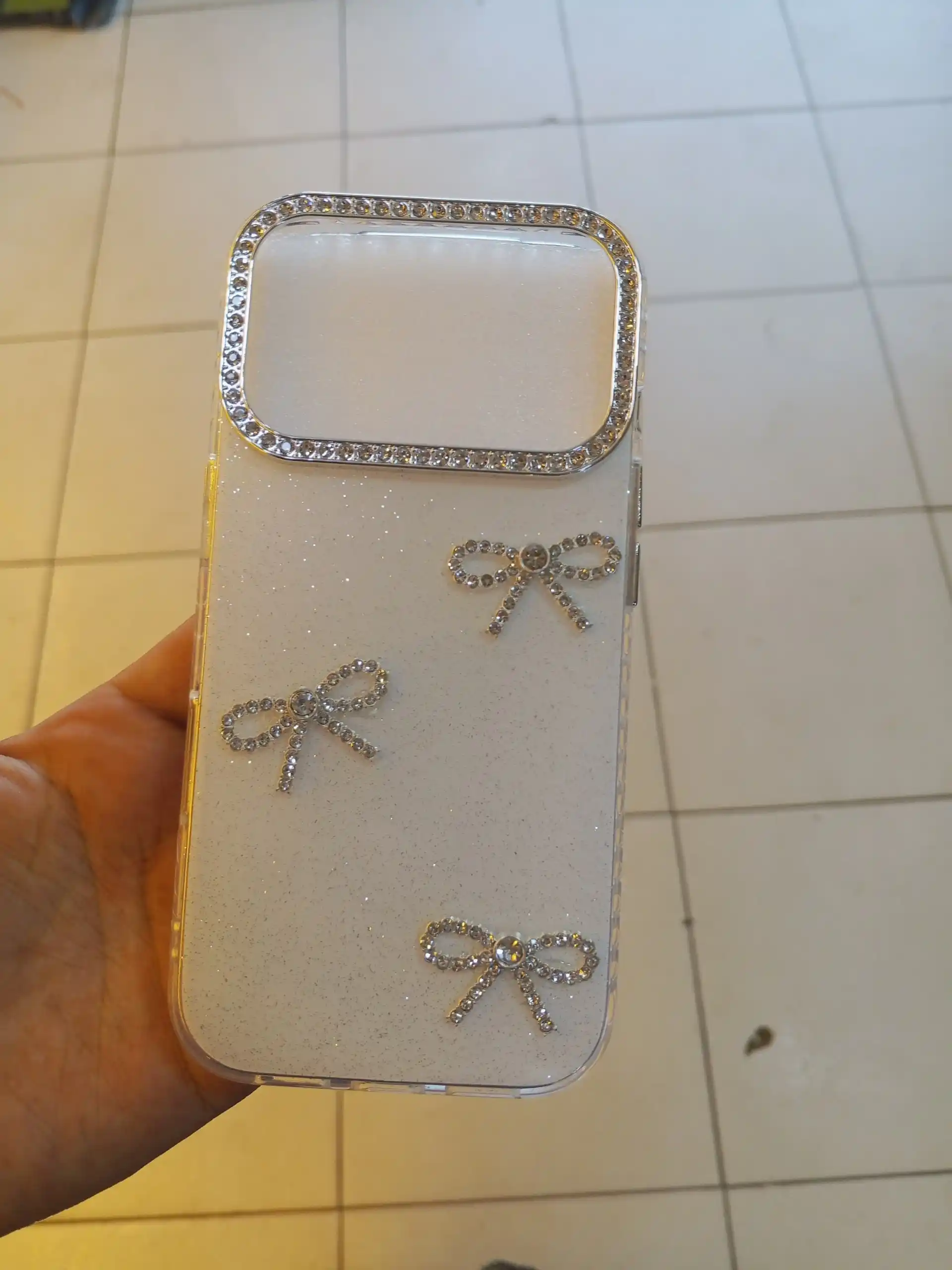 ZASHITNI CHIXOL IPHONE 16 pro, 16 Pro Max,17 Pro, 17 Pro Max silikoniviy