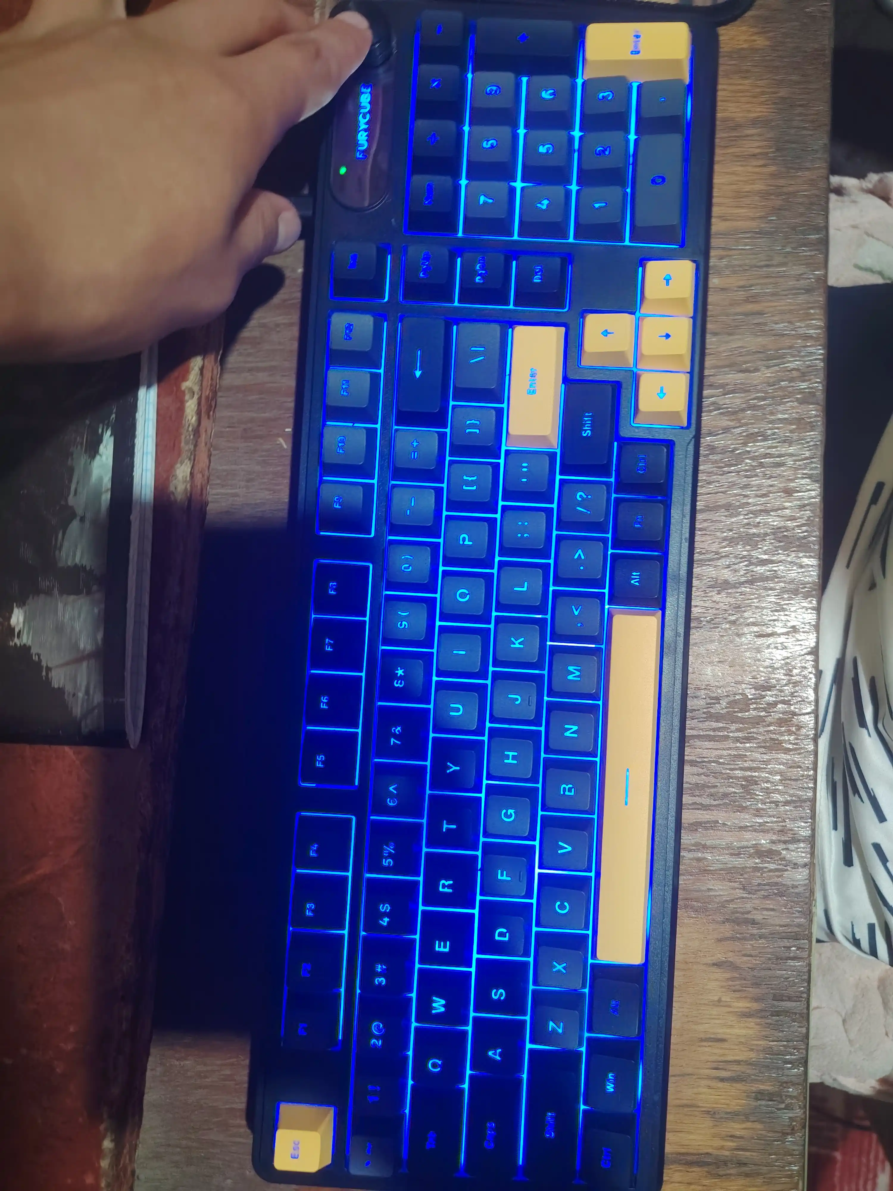 Geymerlar uchun membrana klaviatura Furycube IP98 RGB yoritgichlar bilan