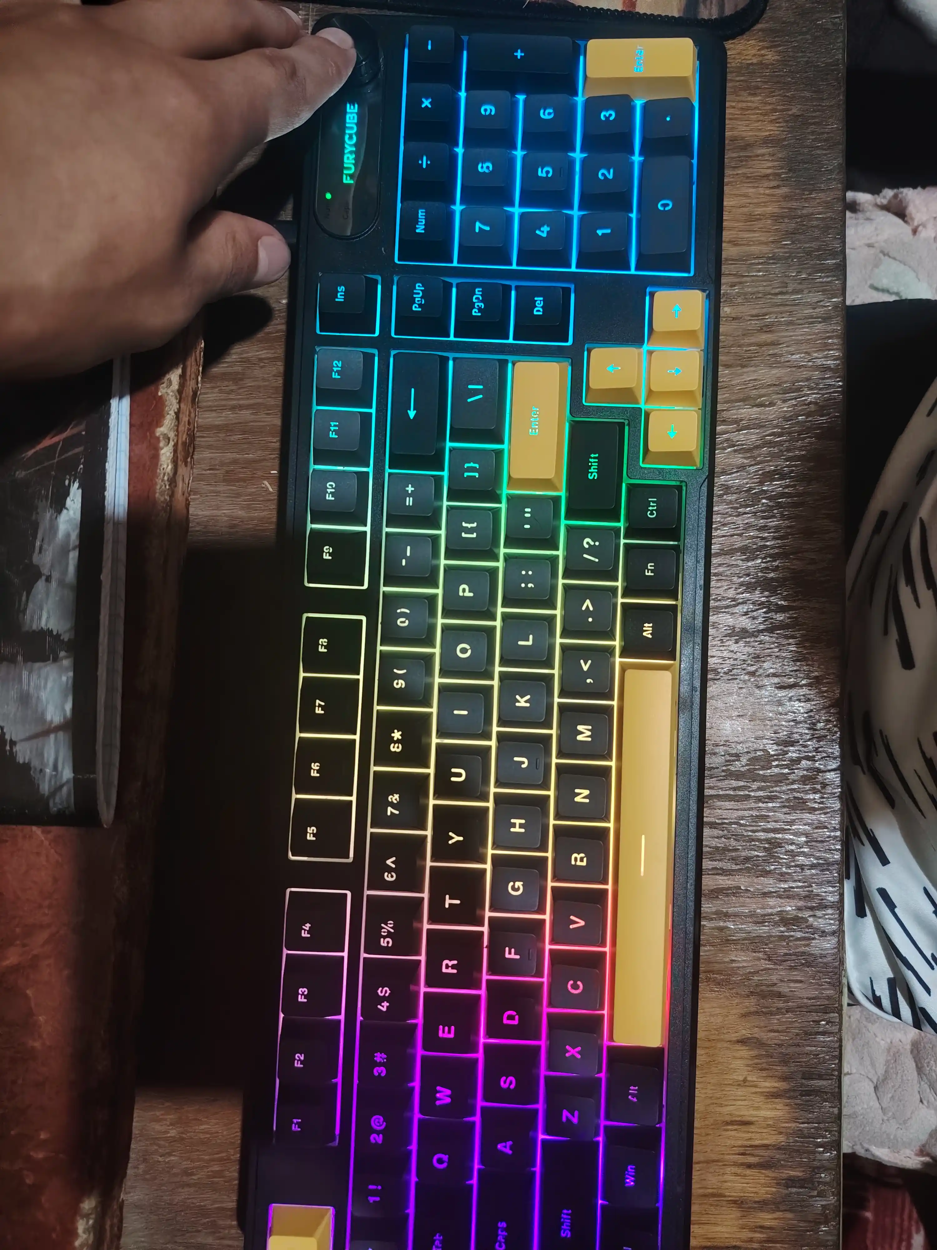 Geymerlar uchun membrana klaviatura Furycube IP98 RGB yoritgichlar bilan