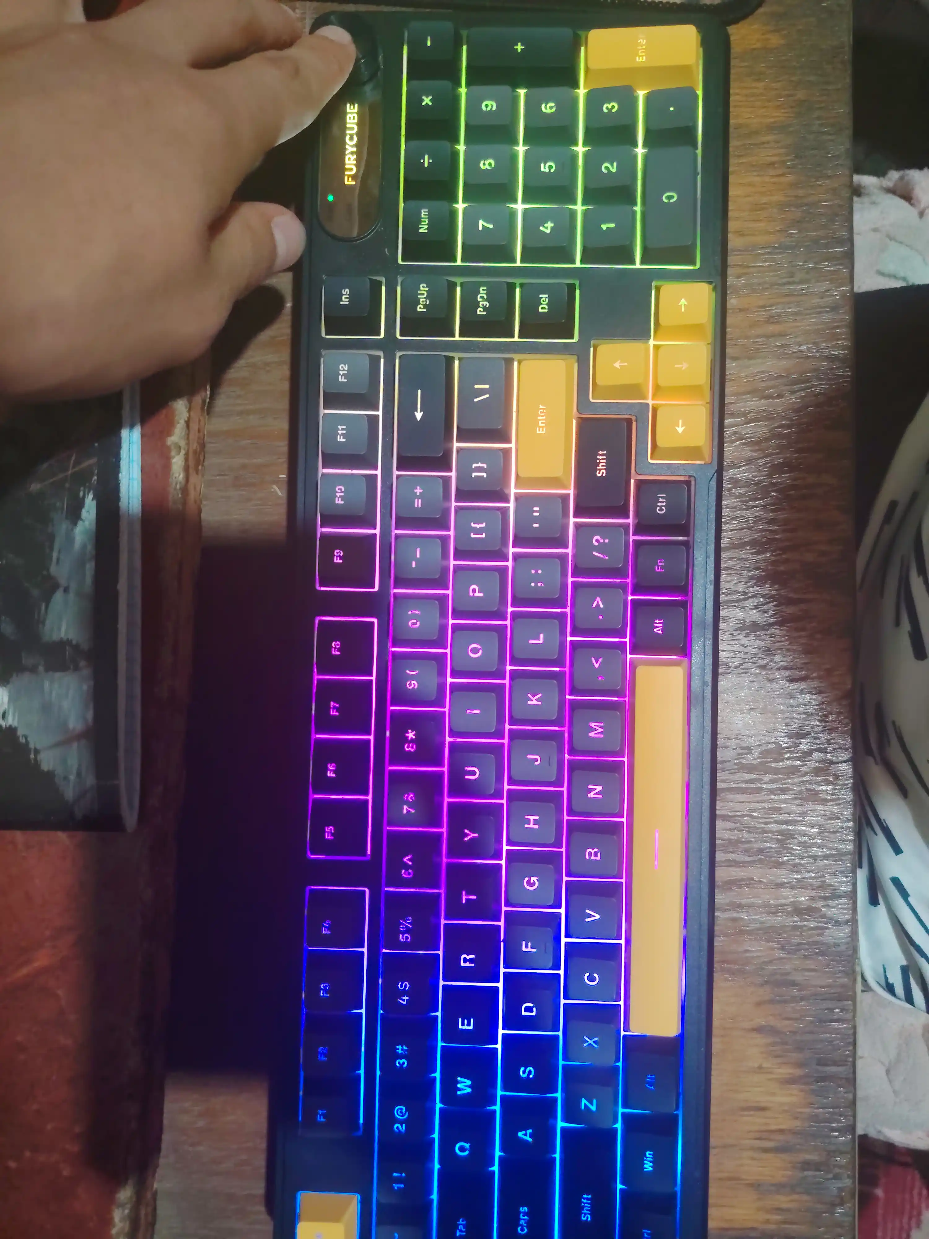 Geymerlar uchun membrana klaviatura Furycube IP98 RGB yoritgichlar bilan