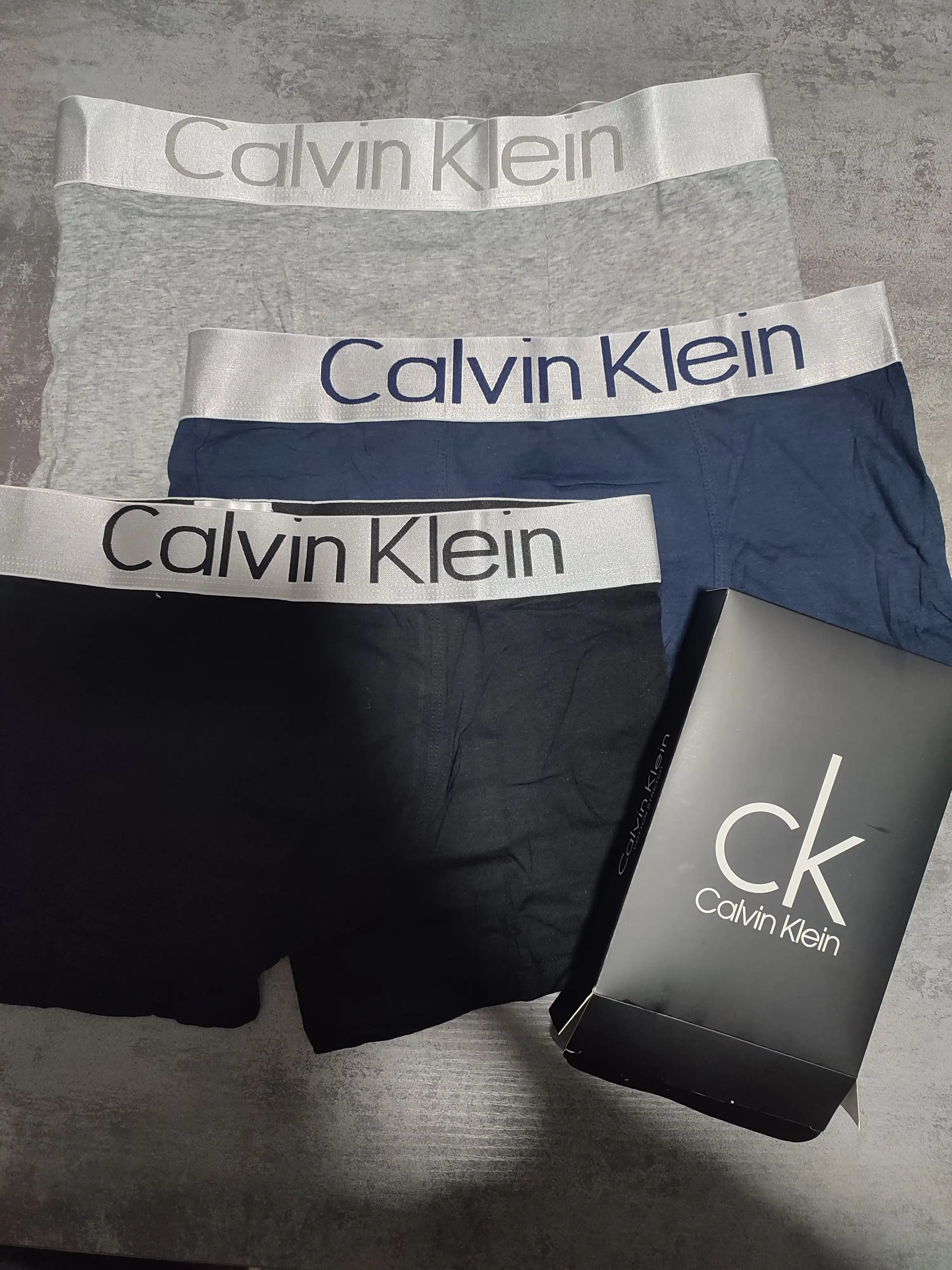 Calvin Klein erkaklar trusiklari, 3 donalik to‘plam bokserlar, sovg‘a qutisida, 93% paxta
