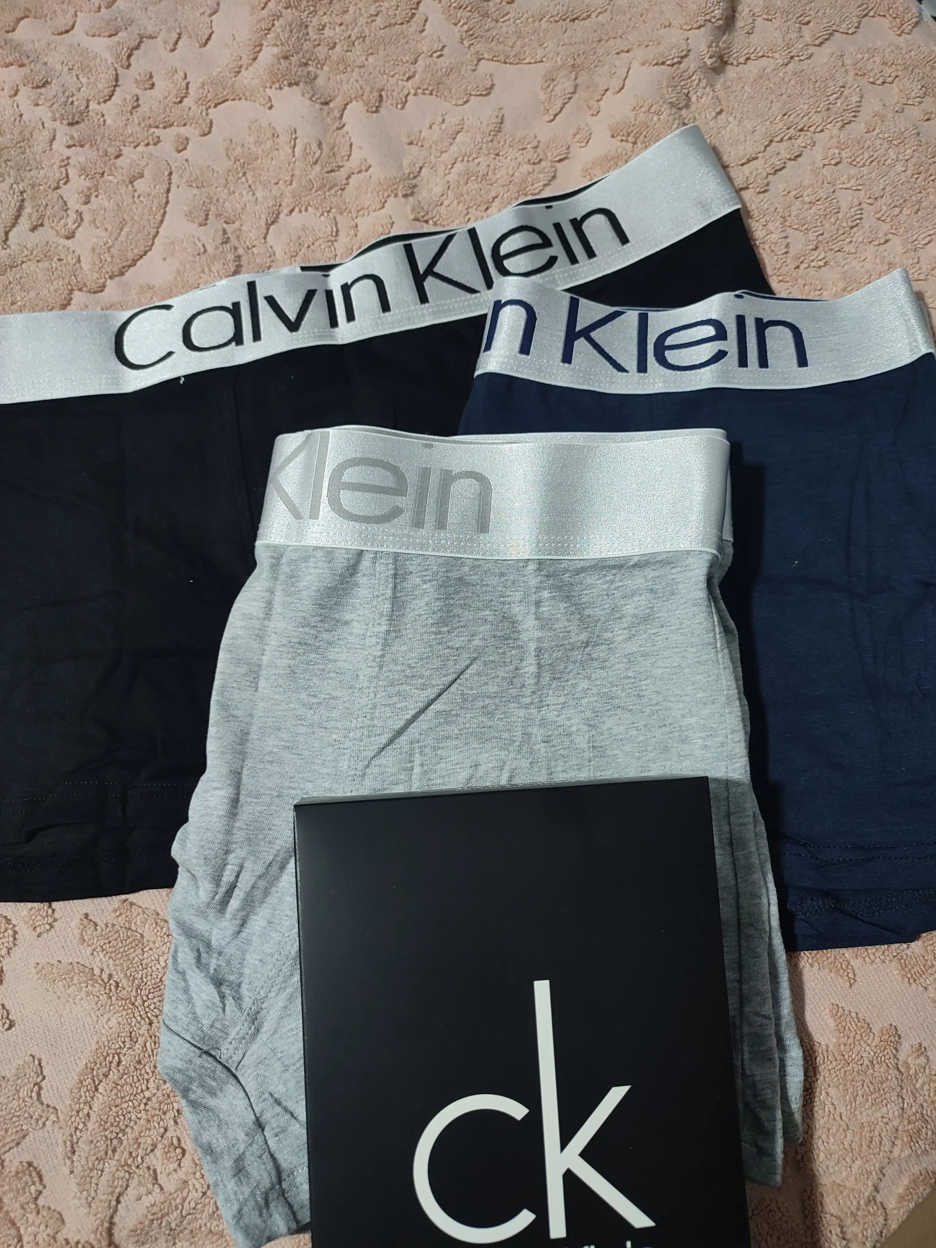 Calvin Klein erkaklar trusiklari, 3 donalik to‘plam bokserlar, sovg‘a qutisida, 93% paxta