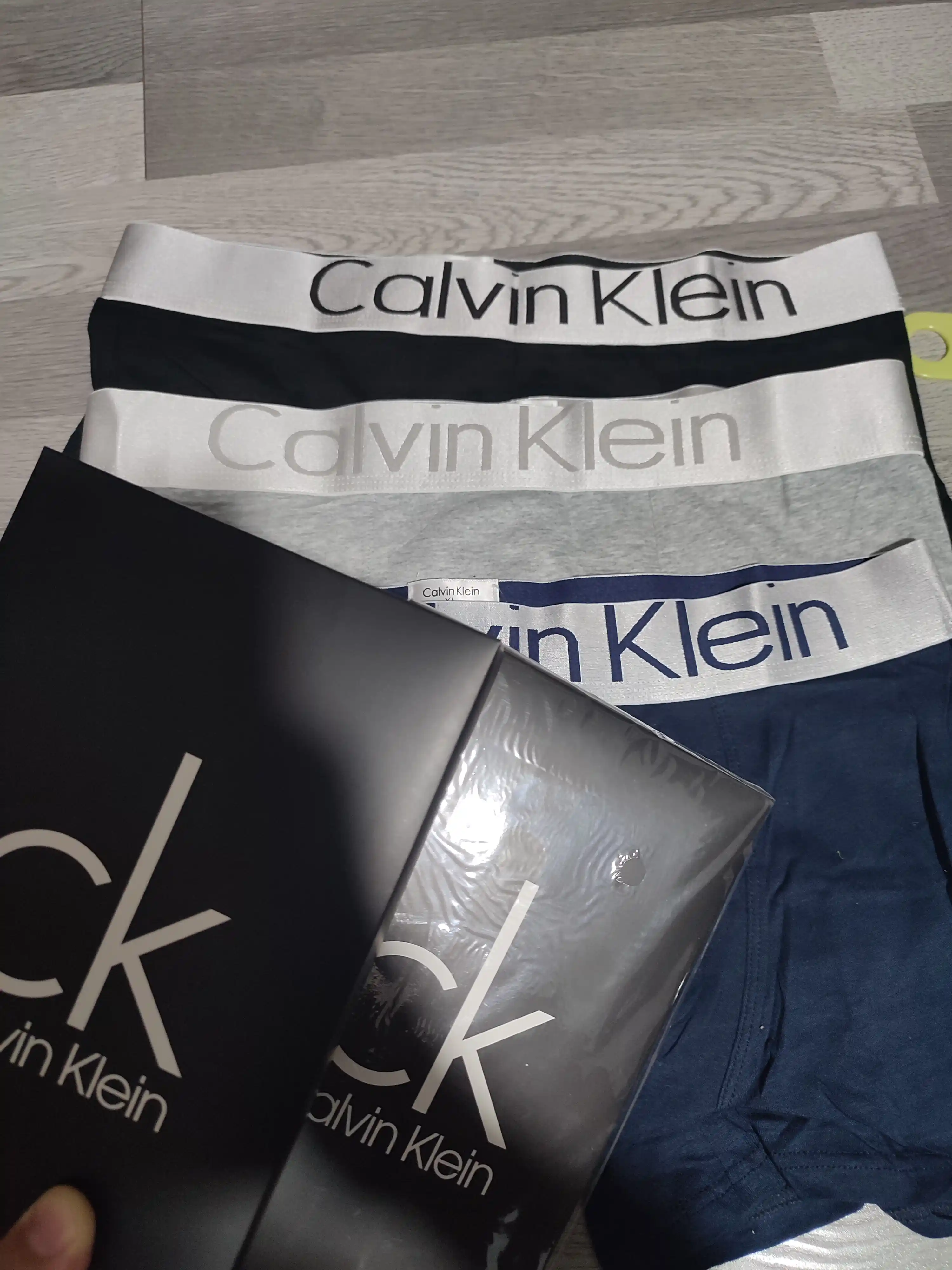 Calvin Klein erkaklar trusiklari, 3 donalik to‘plam bokserlar, sovg‘a qutisida, 93% paxta