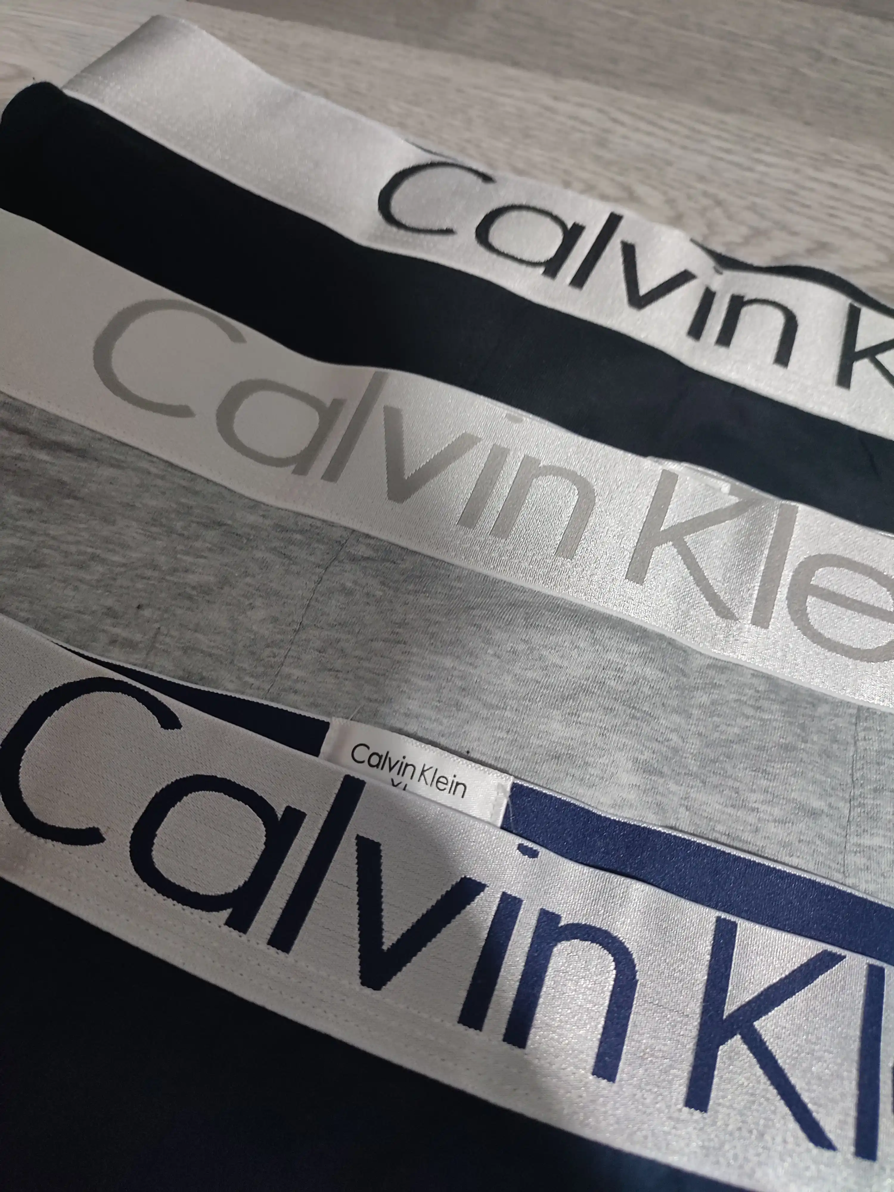 Calvin Klein erkaklar trusiklari, 3 donalik to‘plam bokserlar, sovg‘a qutisida, 93% paxta