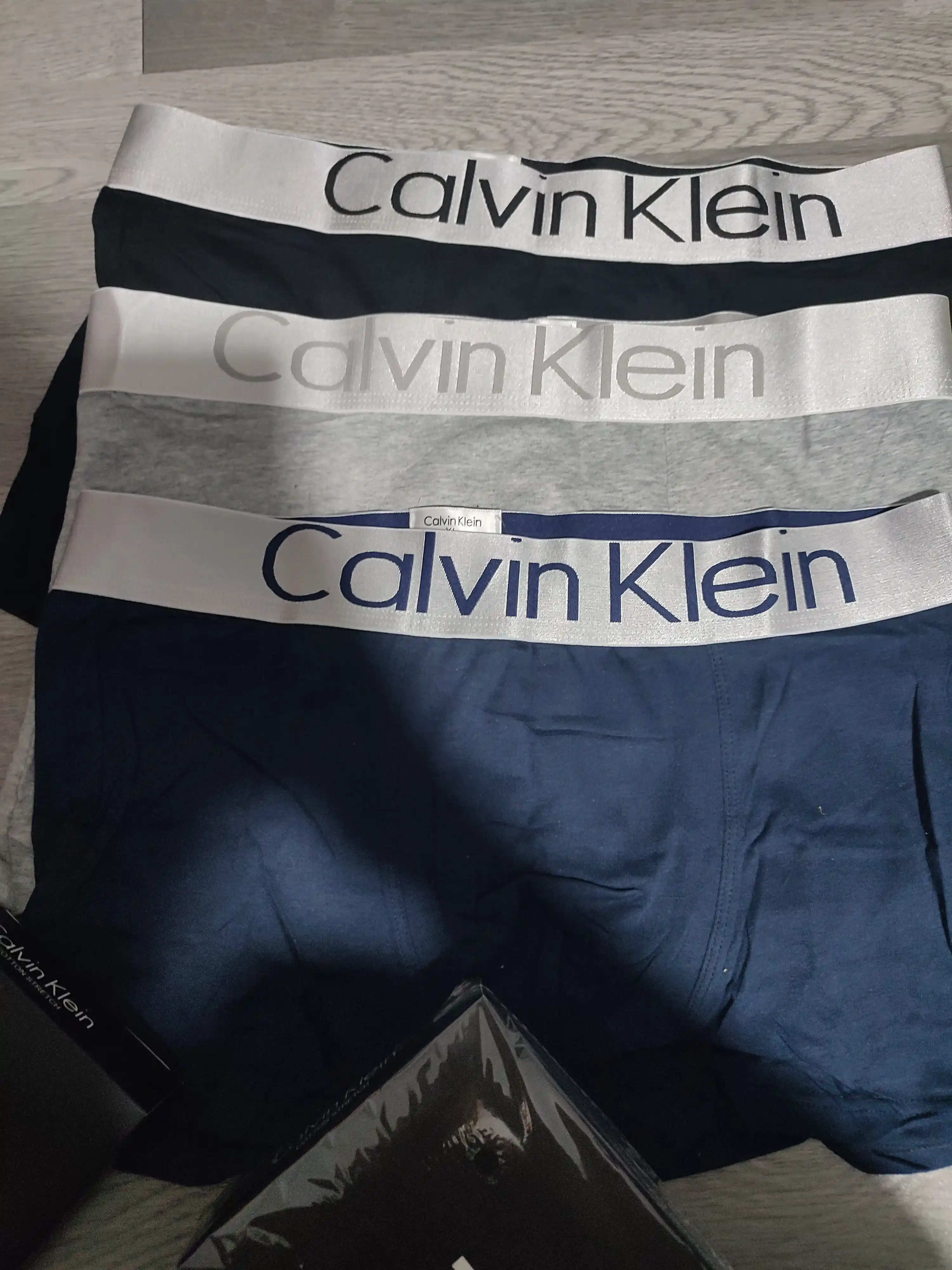 Calvin Klein erkaklar trusiklari, 3 donalik to‘plam bokserlar, sovg‘a qutisida, 93% paxta