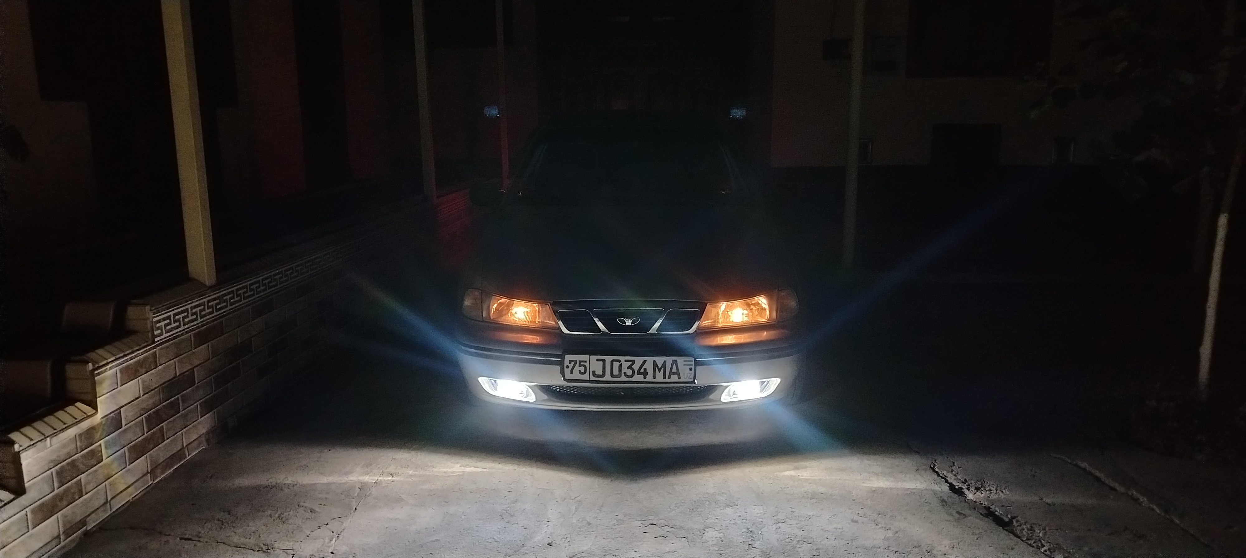 Daewoo Nexia 1 uchun Bi-LED tumanka
