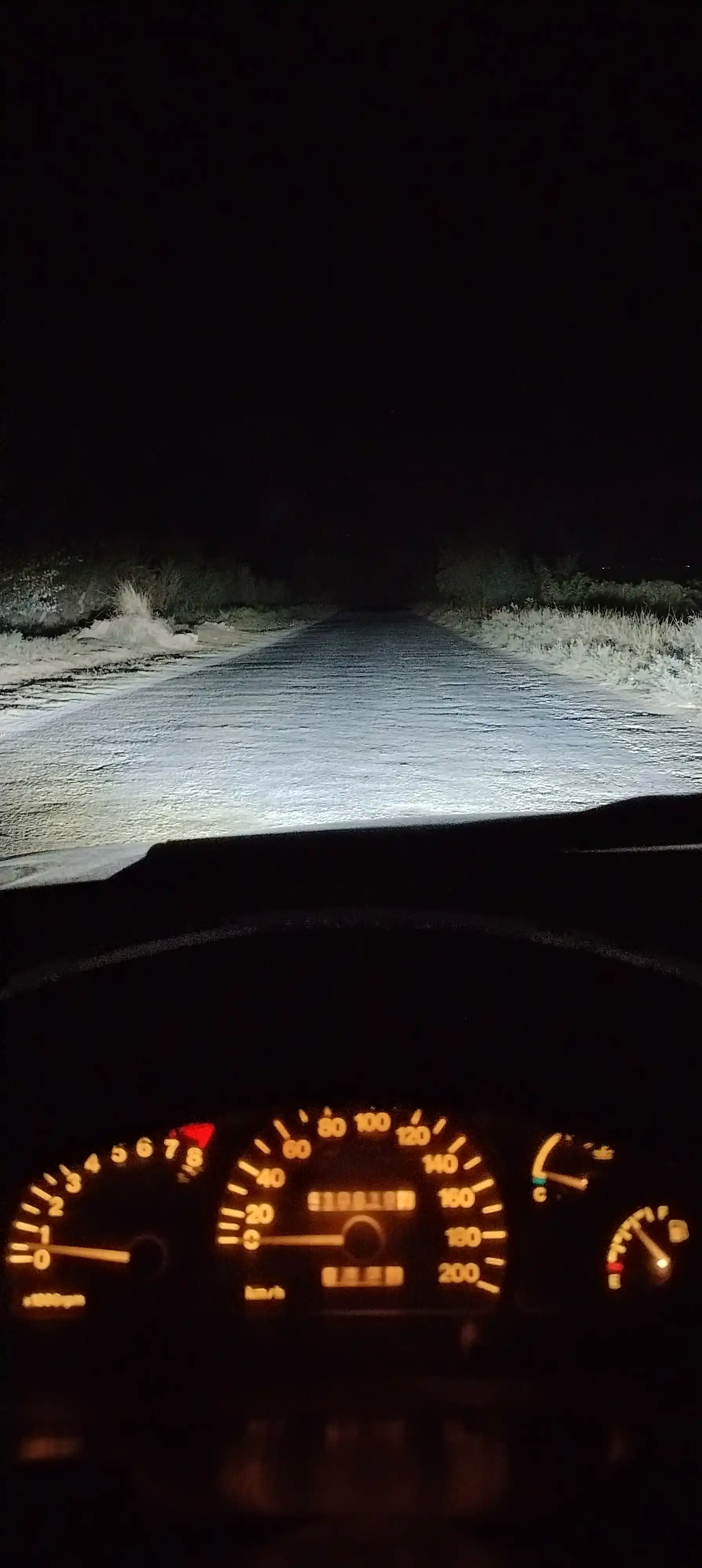 Daewoo Nexia 1 uchun Bi-LED tumanka