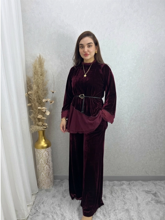 "Tabiiy baxmal" matosidan tikilgan ayollar kostyumi, 2 ta buyum - cho‘zilgan kofta va keng shim