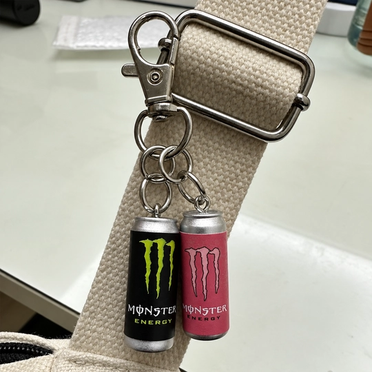 Monster energy breloklari, energetik ichimlik breloklari - 
