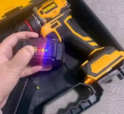 Dewalt 48V akkumulyatorli drel-shurupovyort, 24 ta predmet, cho‘tkasiz, keys bilan