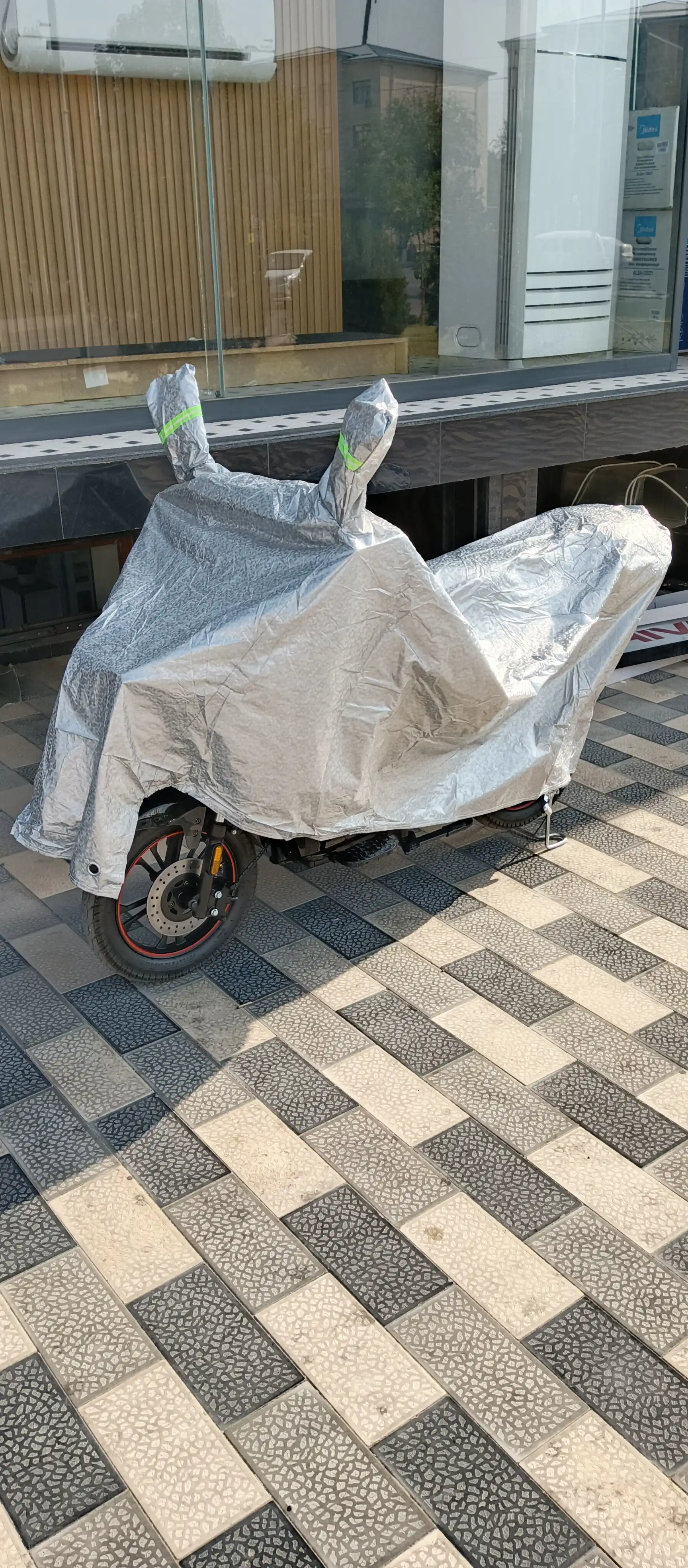 Universal tent (S–XXL) — skuter va mototsikl uchun, 1.6 m dan 2.3 m gacha uzunlikka mos