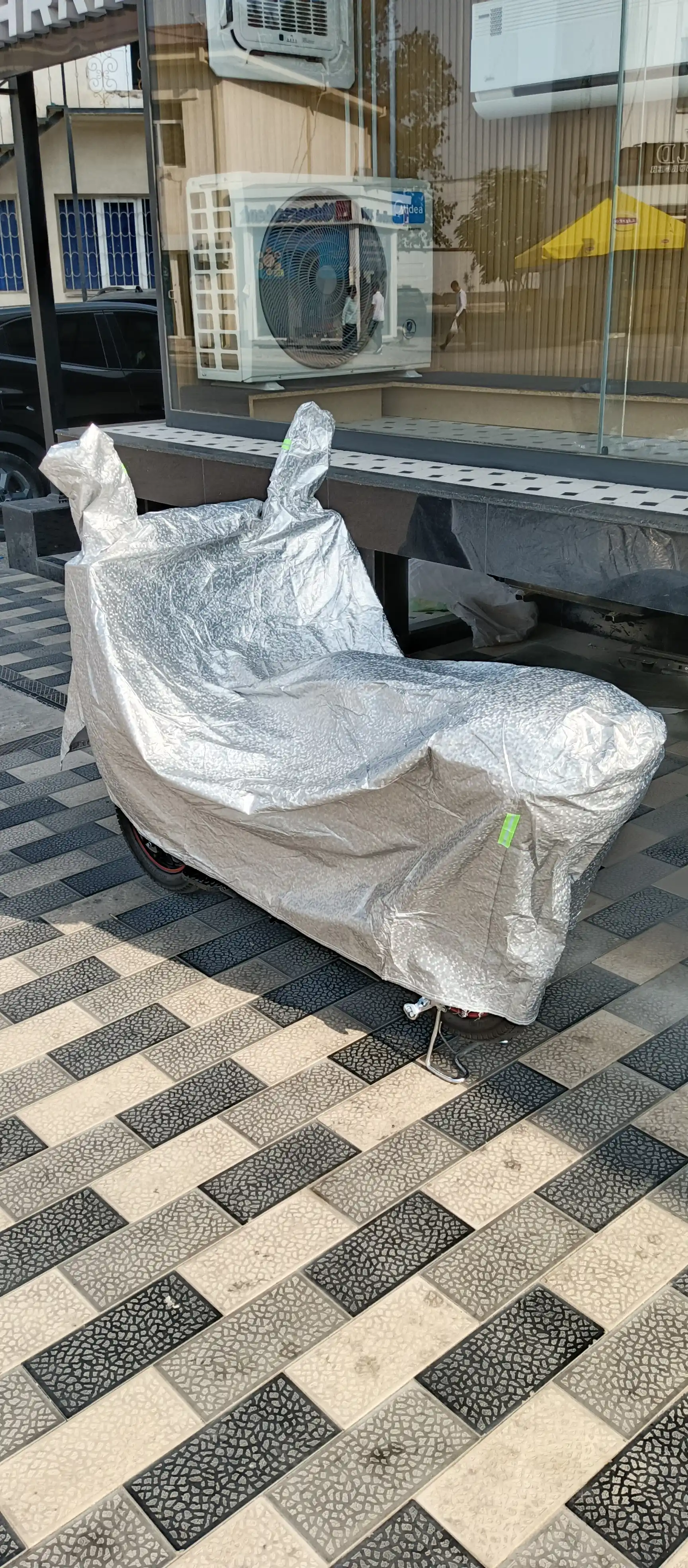 Universal tent (S–XXL) — skuter va mototsikl uchun, 1.6 m dan 2.3 m gacha uzunlikka mos
