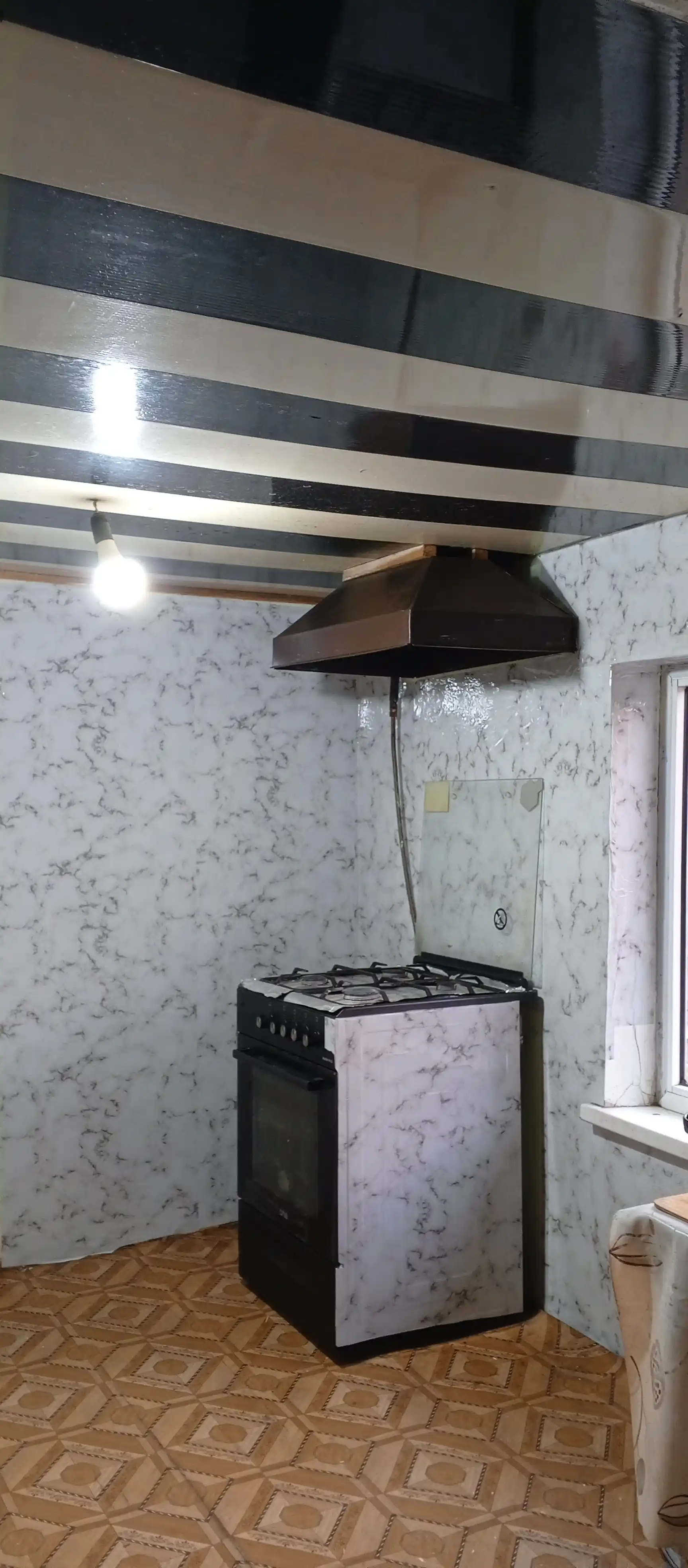 Devor va interyer mebellari uchun 60 sm li o‘zi yopishadigan marmar plyonka, rulon