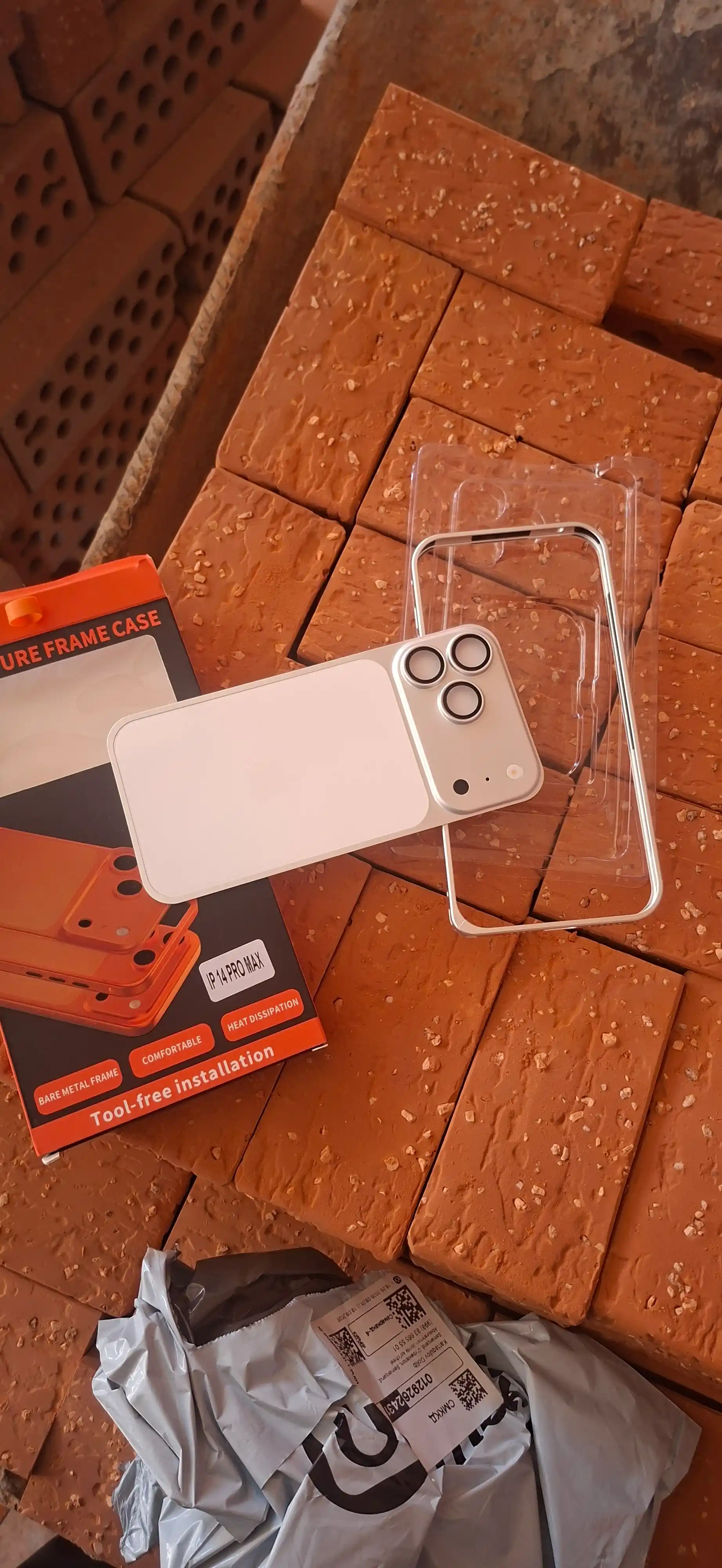 IPhone 13-17 Pro va Pro Max uchun iPhone 18 uslubidagi himoya g‘ilofi