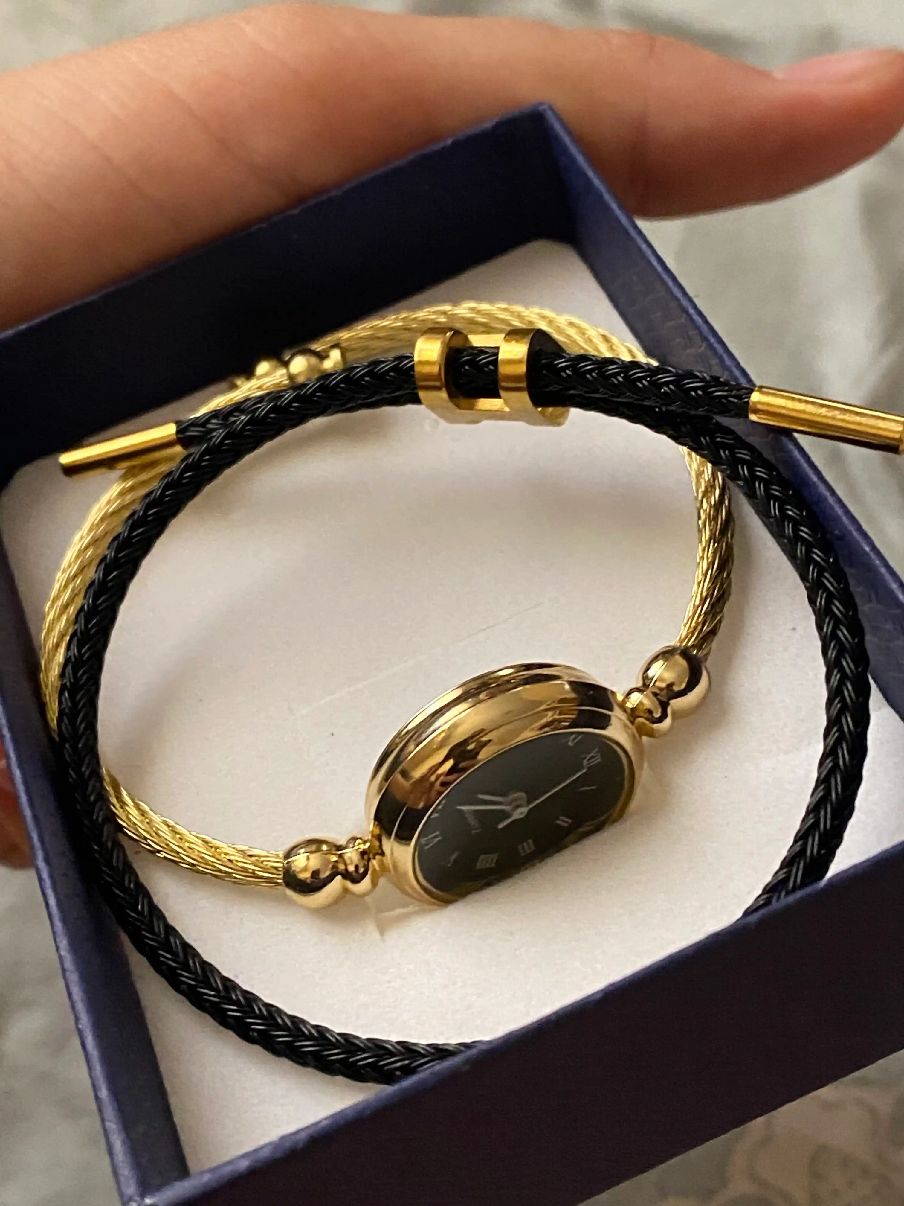 Ayollar soati va braslet nabori, Hermes braslet