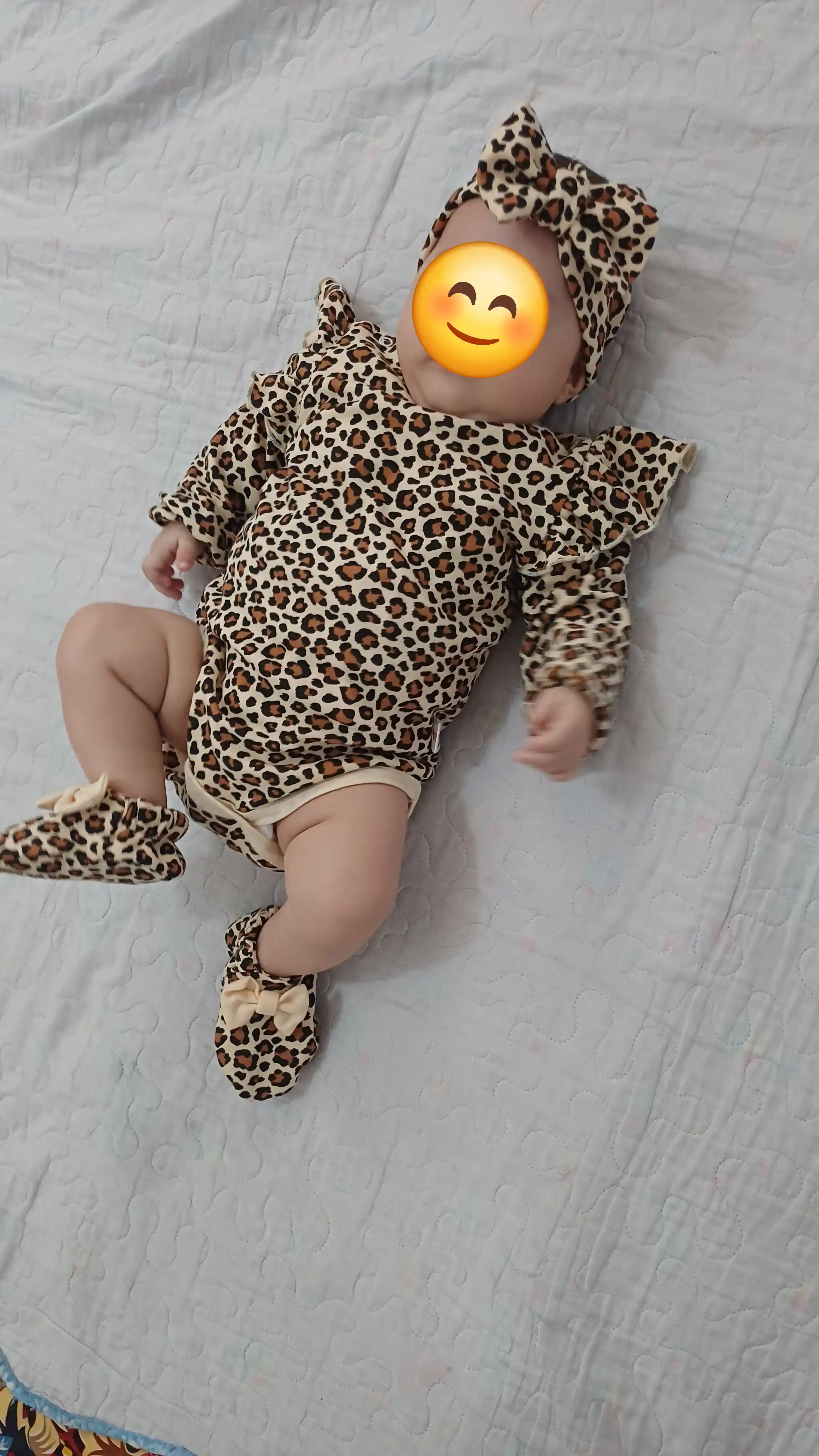 Подарочный набор для малышки повязка - боди - пинетка