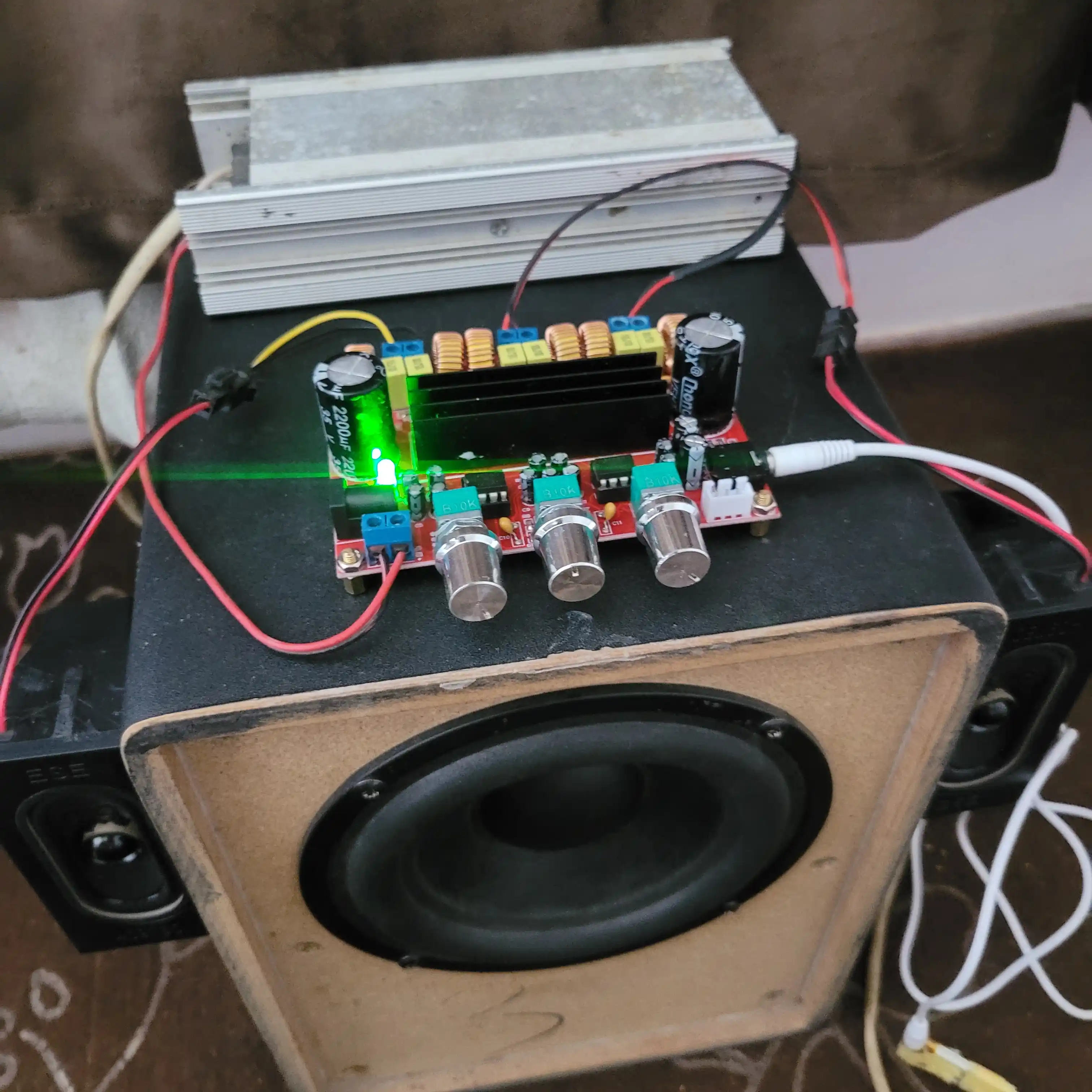 CS3835EO Аудиосистема 2.1: 2 × 60W стерео + 60W сабвуфер усилитель с выходом на сабвуфер