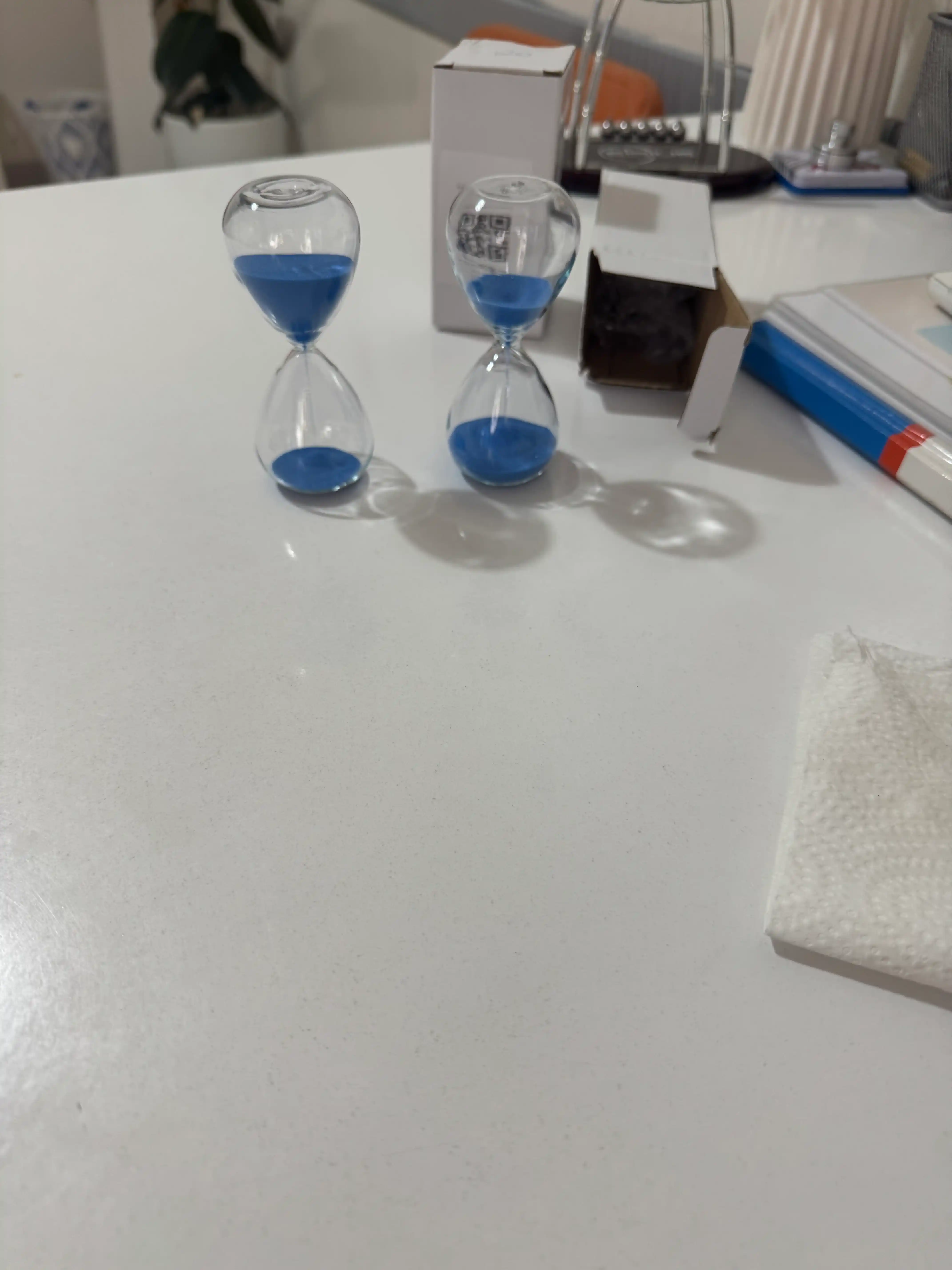 Qum soati, shisha qum soati, dekor qum soati, stol bezagi, vaqt o’lchagich, ofis dekor