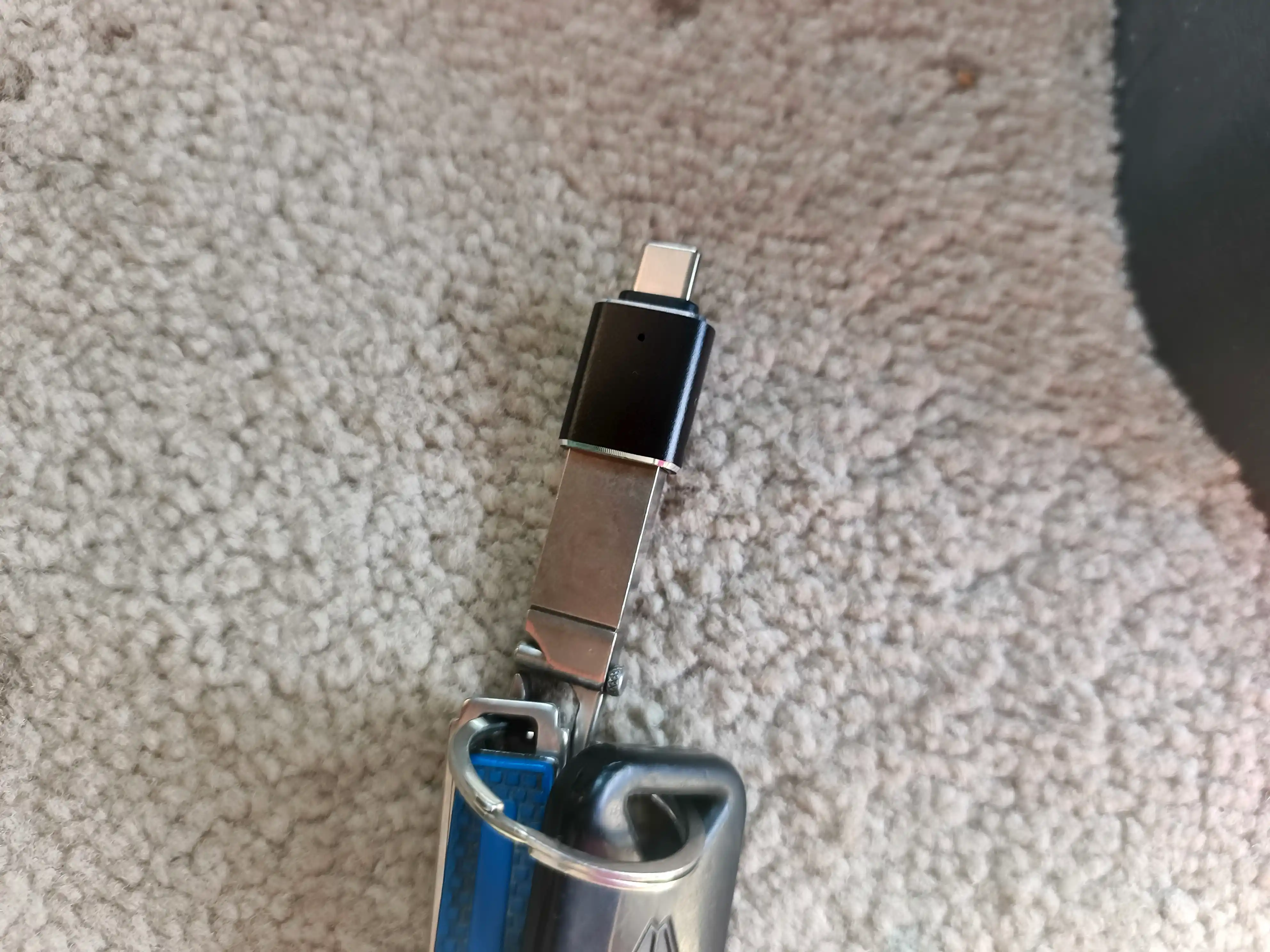 USB-C HUB, USB 3.0, USB-C, HDMI, SD va MicroSD portlari bilan ko‘p funksiyali adapter