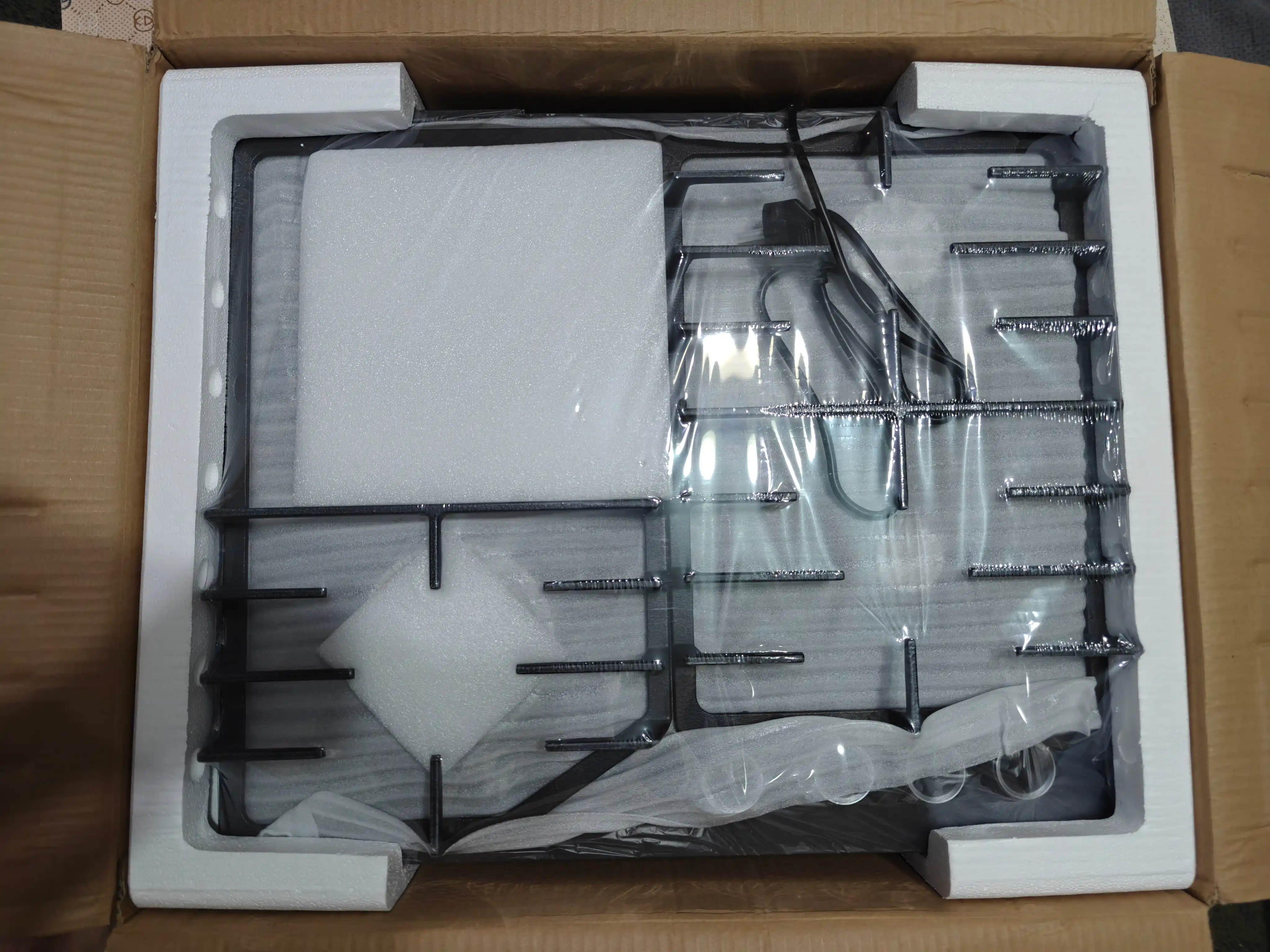 Aralash turdagi pishirish paneli Vitech HBG 4623 C-2, 4 ta konforka, WOK-konforka