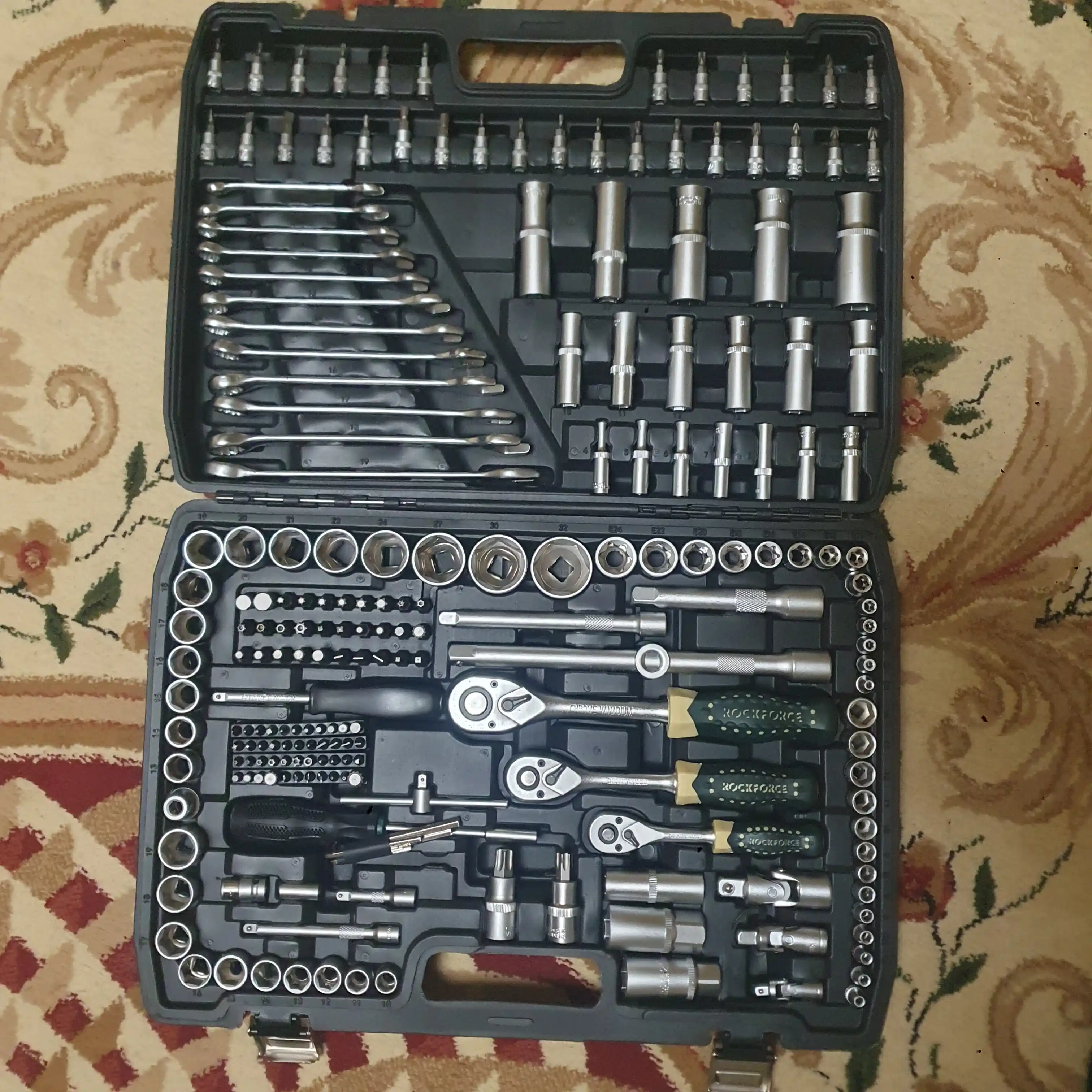 Rockforce nabor kluch 108 tadan 216 tagacha buyum bo'lgan asboblar va kalitlar to'plami