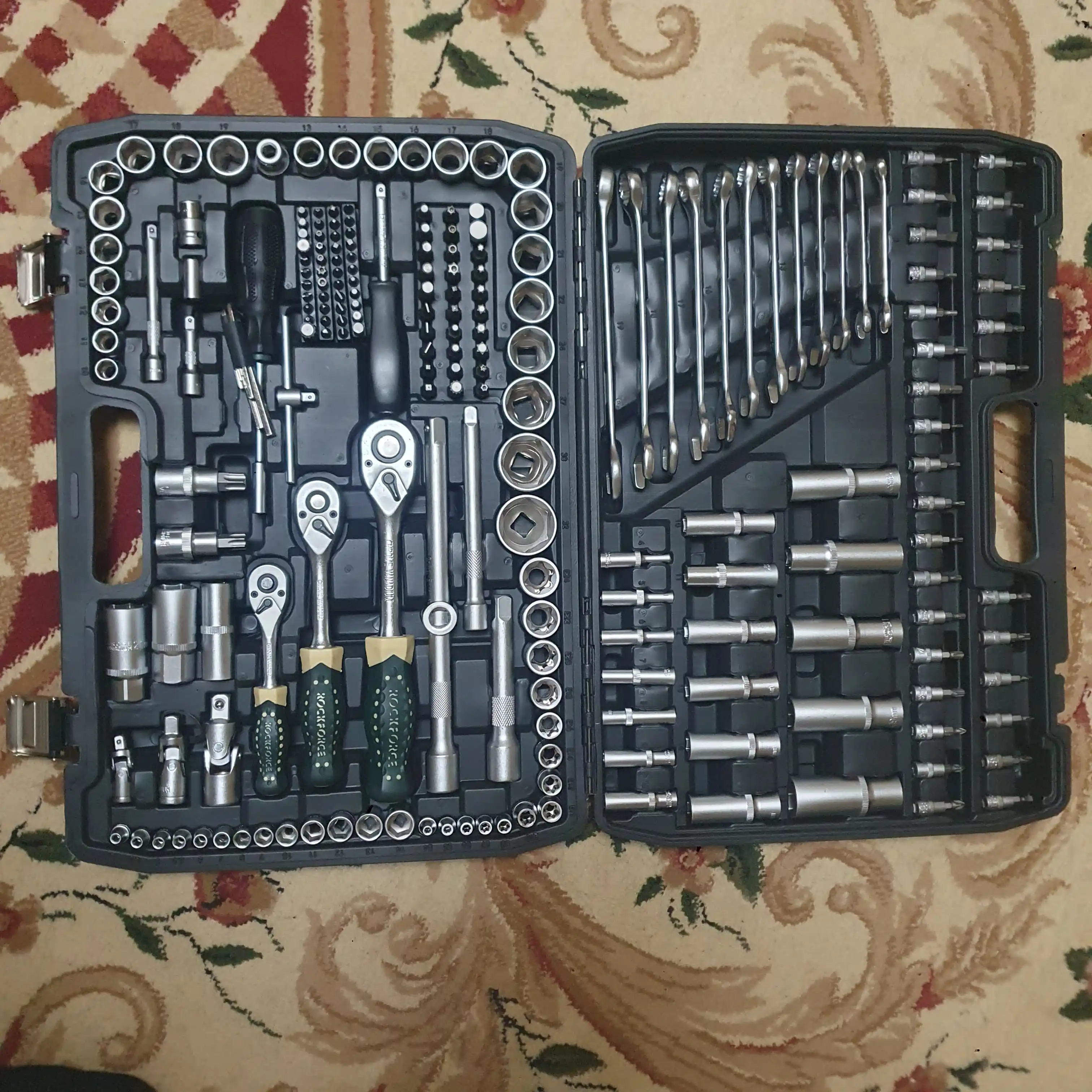 Rockforce nabor kluch 108 tadan 216 tagacha buyum bo'lgan asboblar va kalitlar to'plami