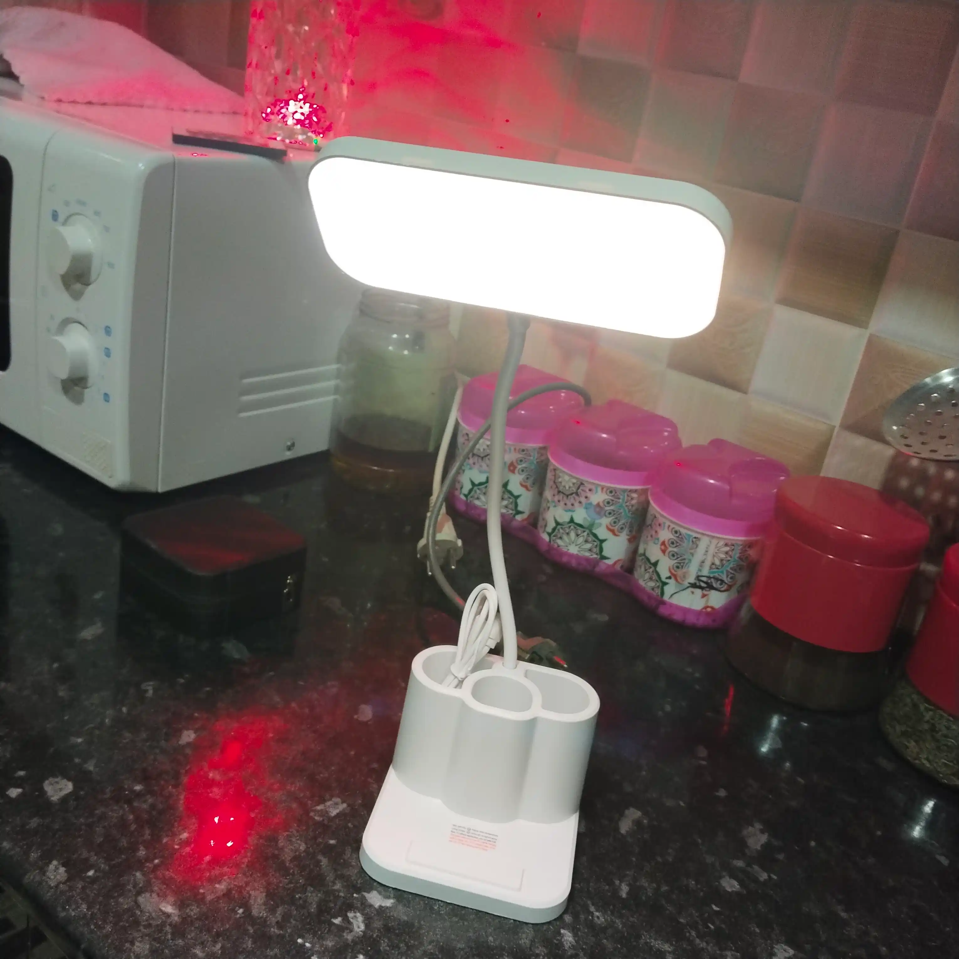 Smart LED lampa, yorqin nur va tashkilotchilik birgalikda